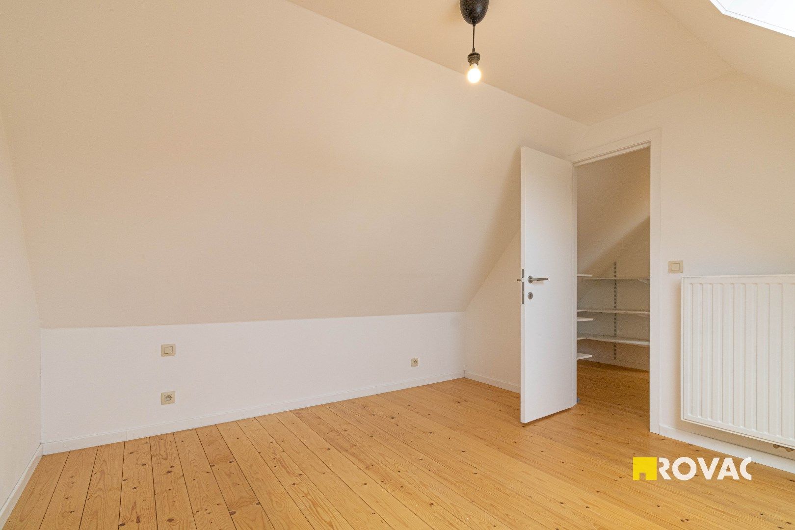 Gerenoveerde hoekwoning met 2 slaapkamers, tuin en uitweg.  foto 21
