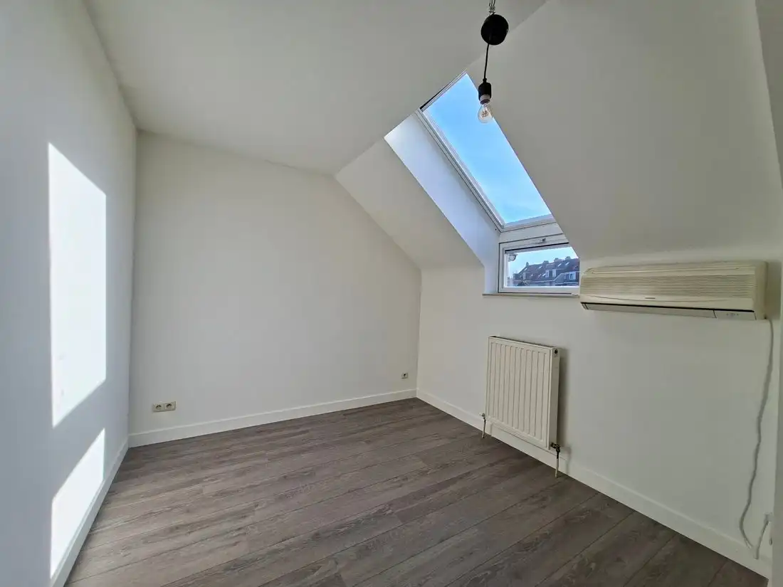 Knus dakappartement met twee slaapkamers foto 16