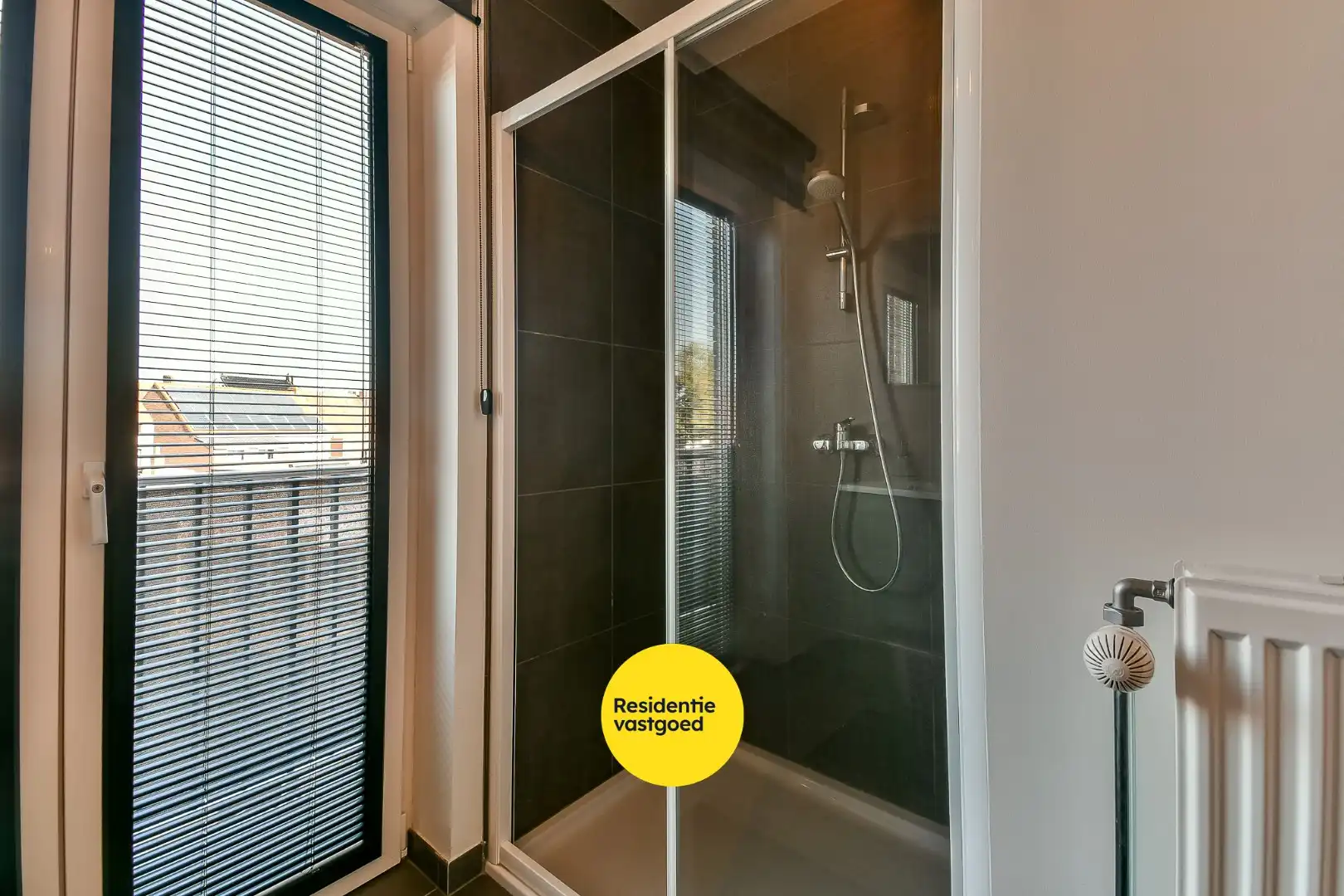 Modern 1-slaapkamerappartement met garage in hartje Oudenburg foto 10