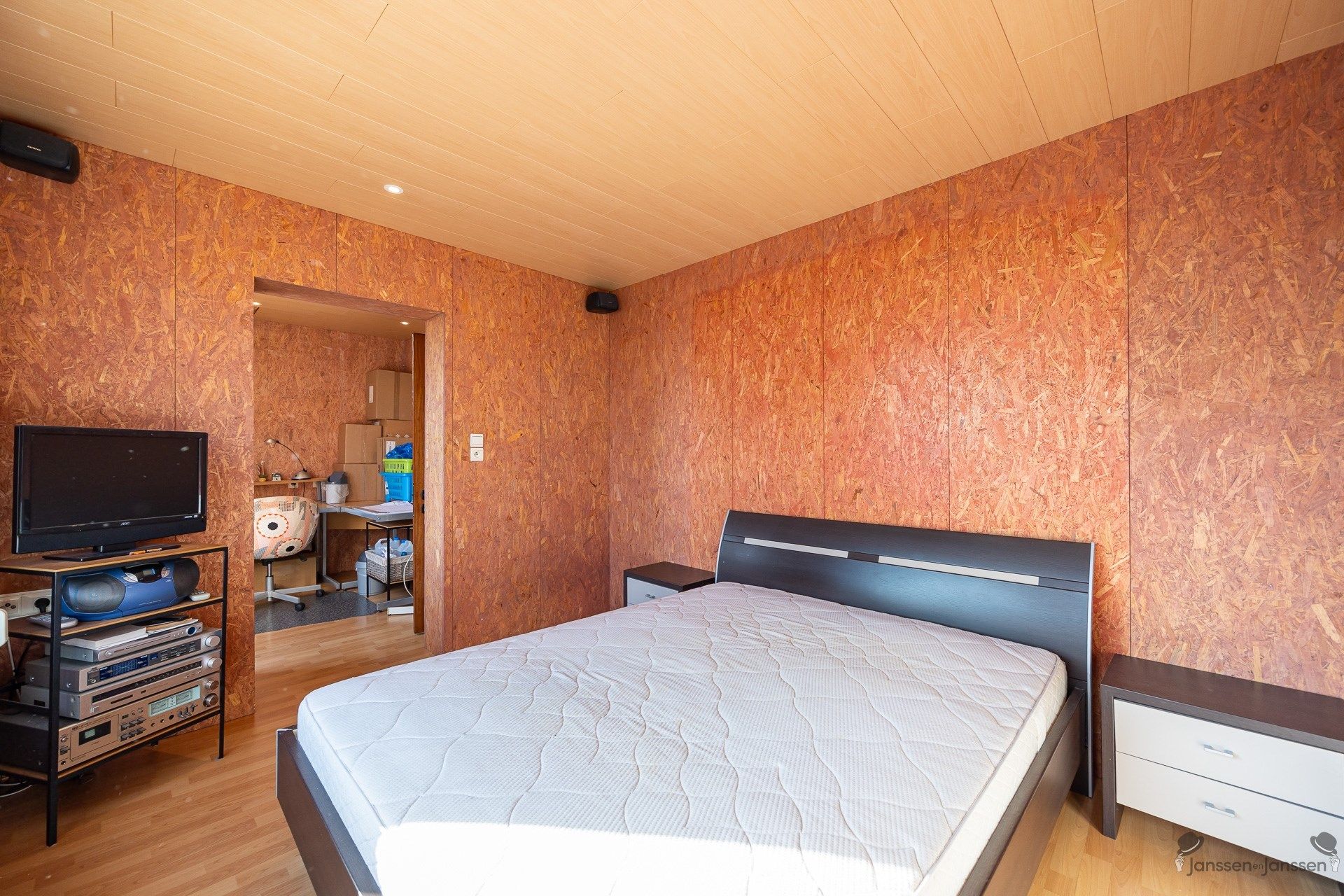 Ruime woning met bijgebouw op een perceel van 497m². foto 18
