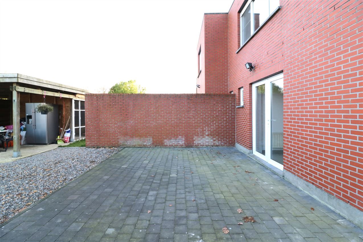 Woning met 2 slpk, terras, autostaanplaats onder de carport foto 29