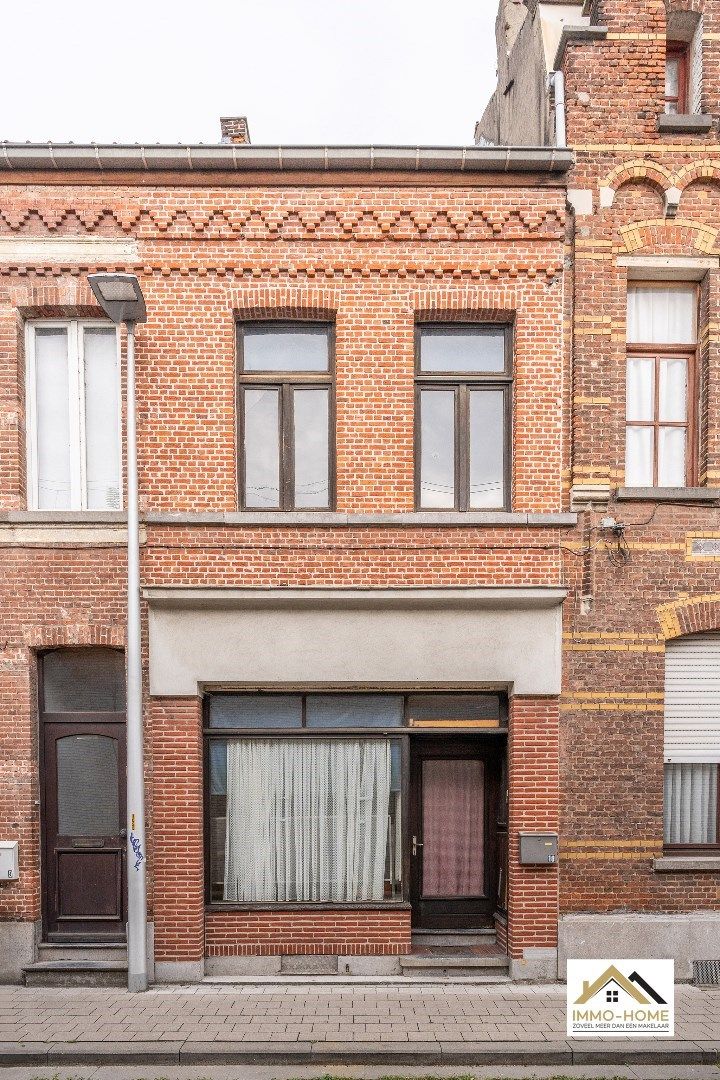 Hoofdfoto van de publicatie: Te renoveren woning met vele mogelijkheden 