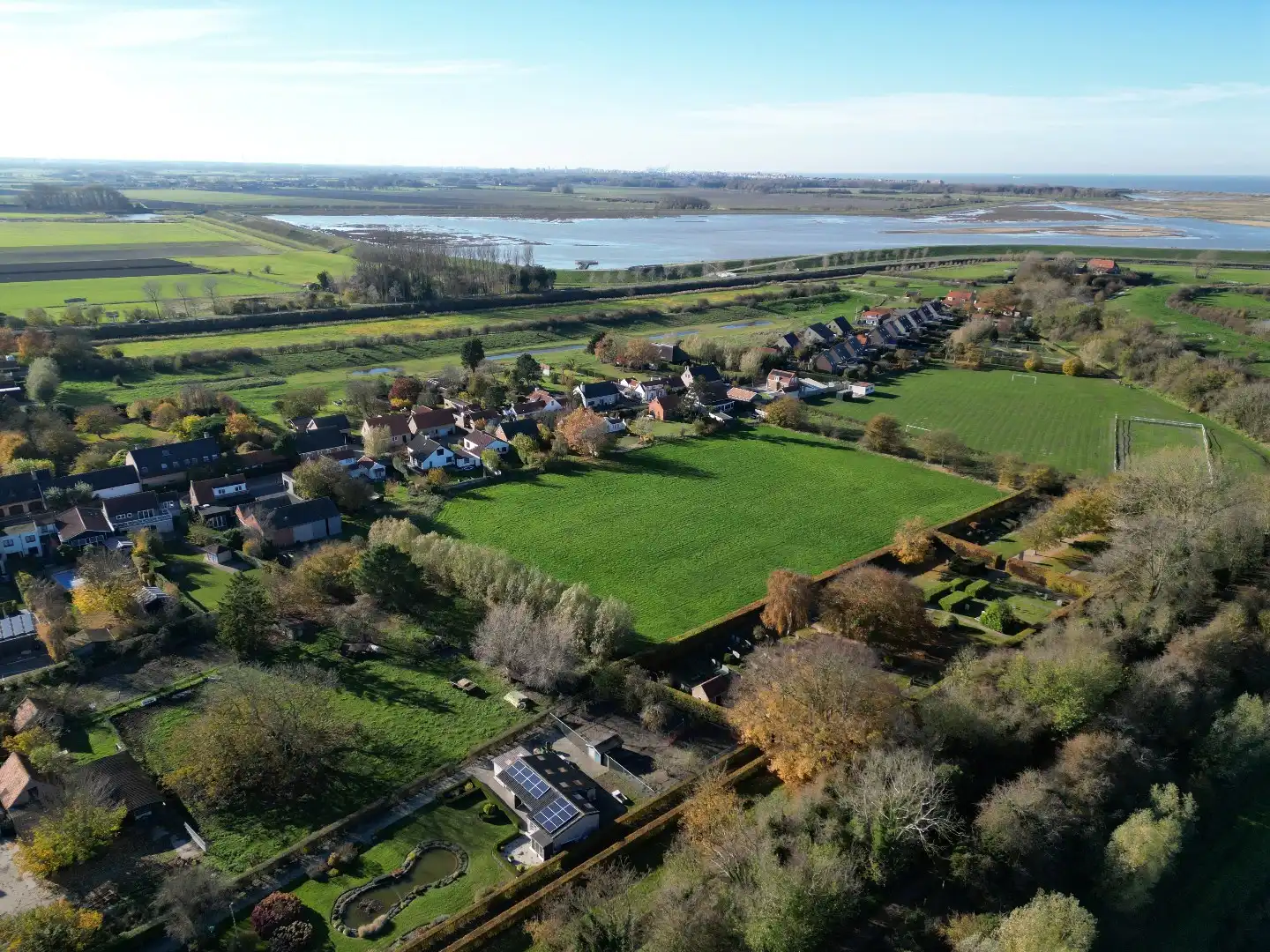 Landelijk wonen in dorpskern   foto 8