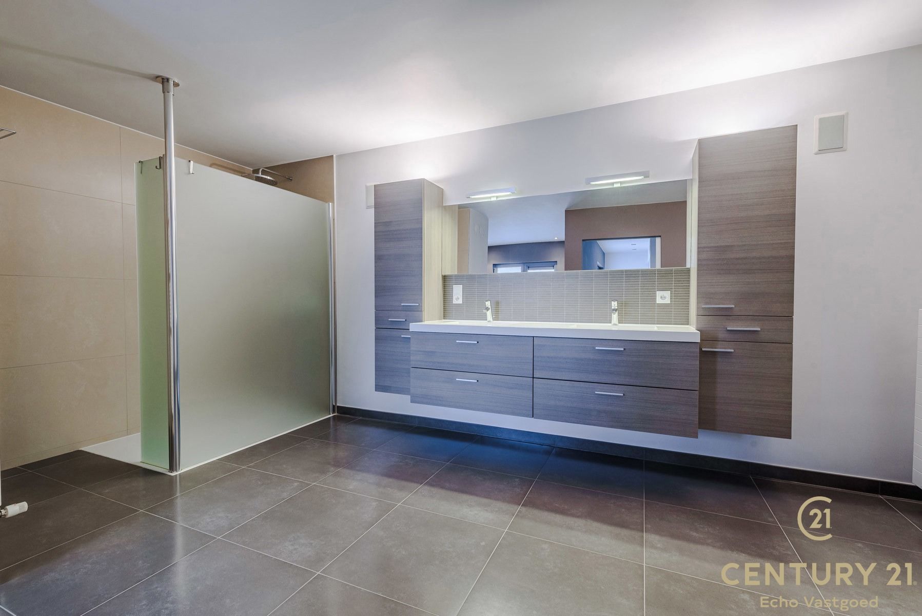 Luxe, ruime penthouse (192m²) met groot terras tegen het bos foto 23