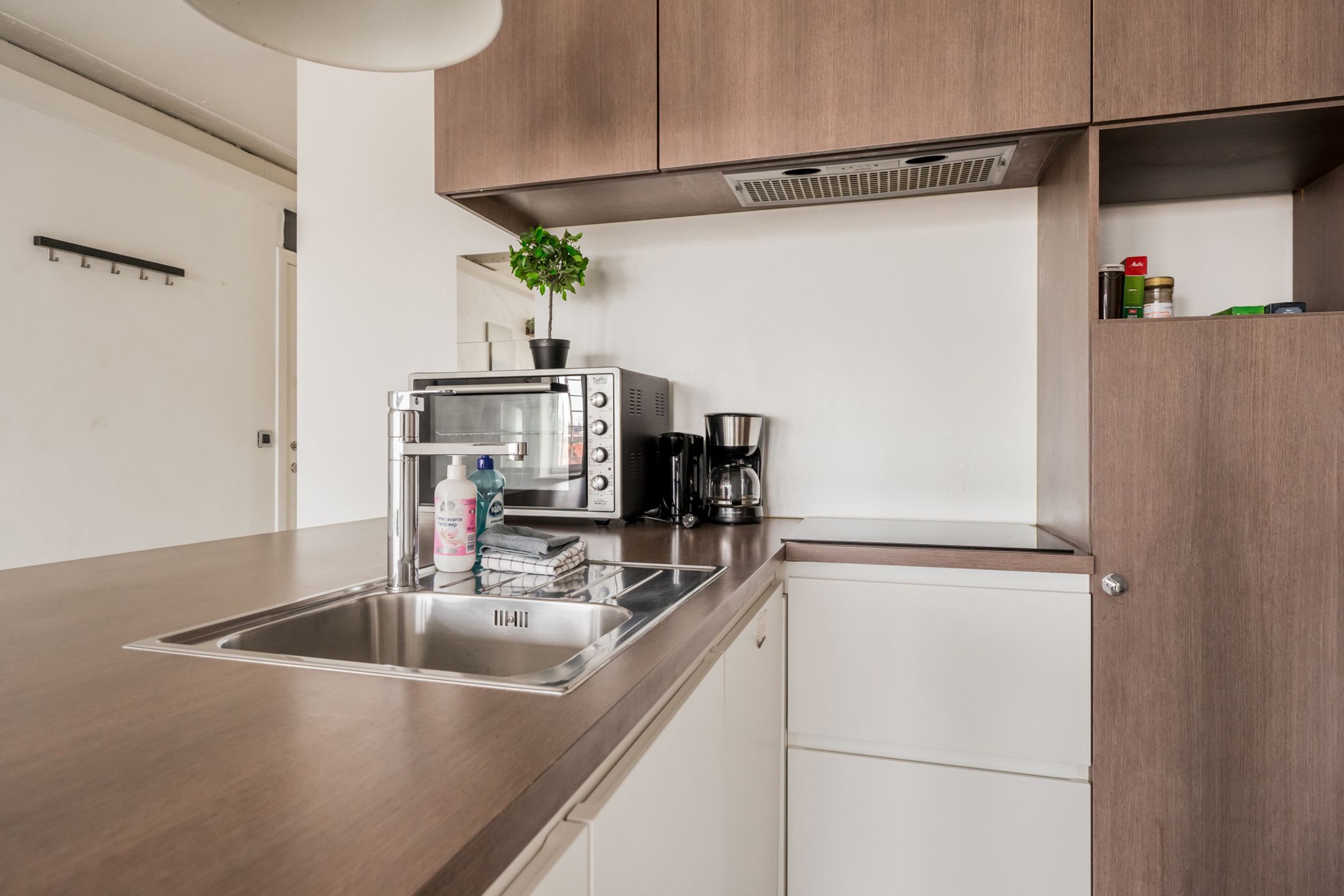 Instapklare opbrengsteigendom met 3 luxe Airbnb-units foto 2