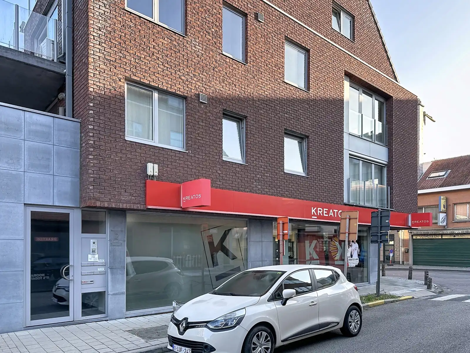 Commercieel hoekpand met AAA-huurder in hartje Aartselaar (mooi rendement) foto 3