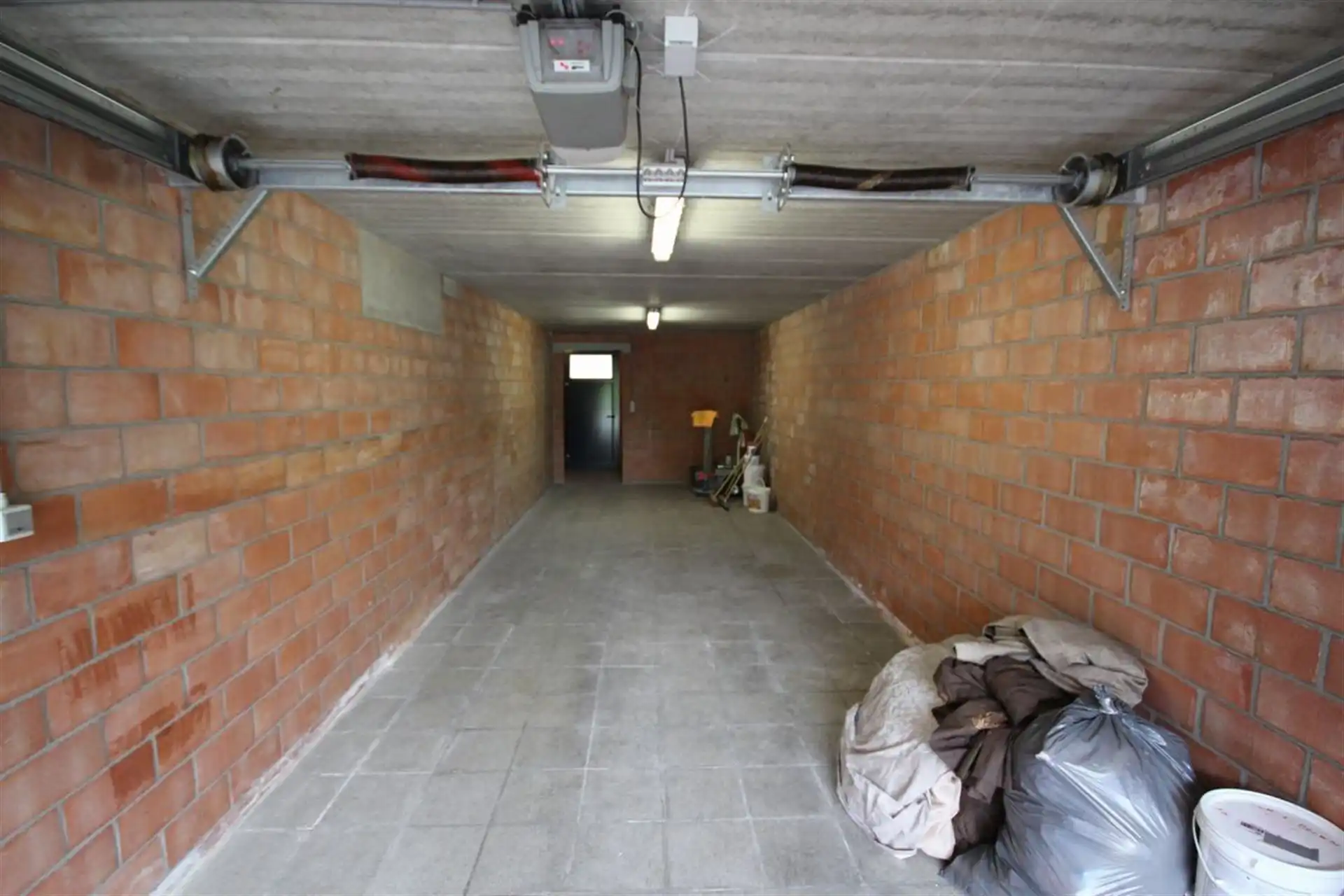 Prachtige duplex met 3 slaapkamers, garage en tuin foto 23
