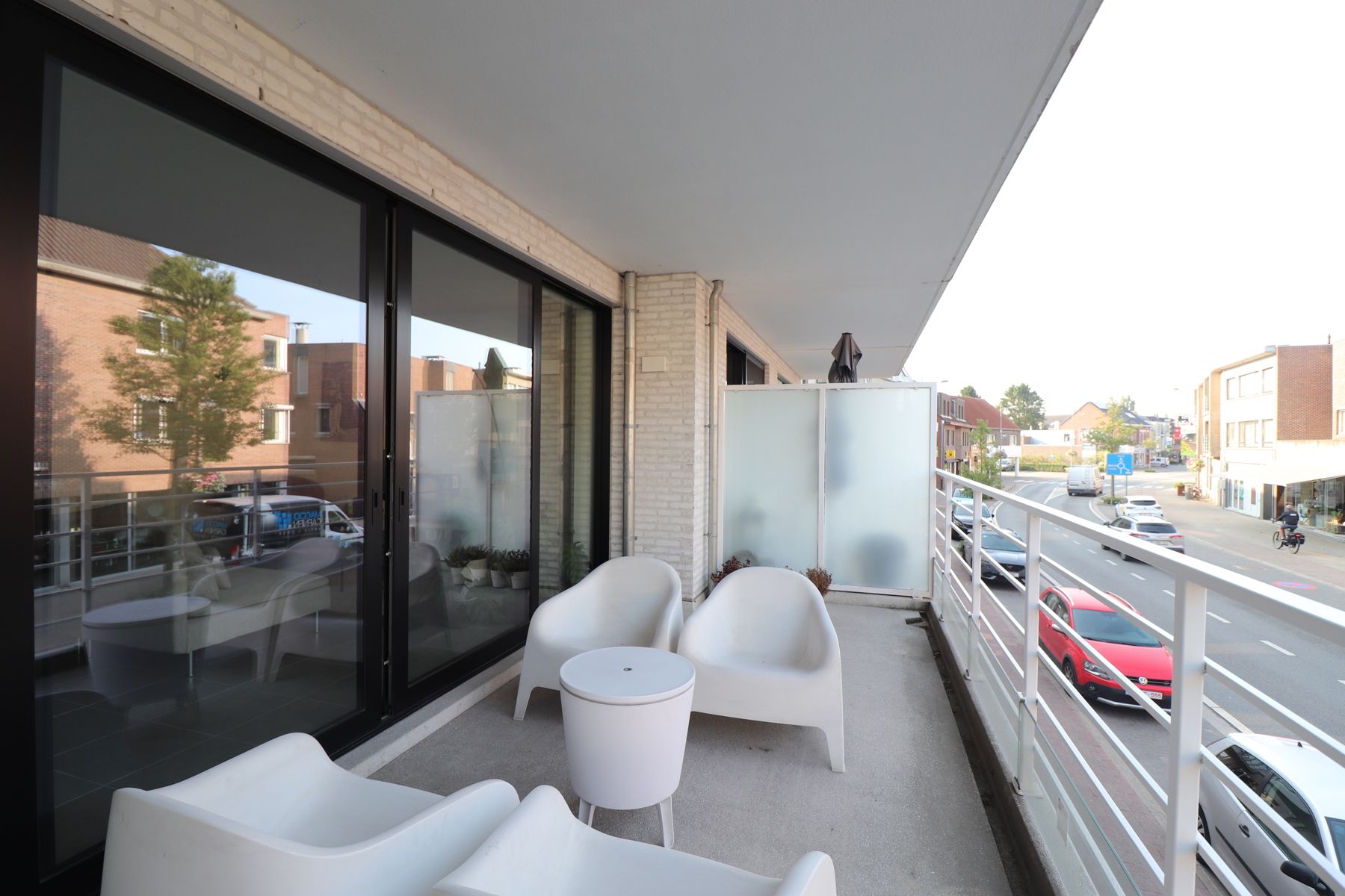 Prachtig 2-slaapkamerappartement met lift op de 1ste verdieping links met zonnig terras, ondergrondse autostaanplaats en berging. foto 13