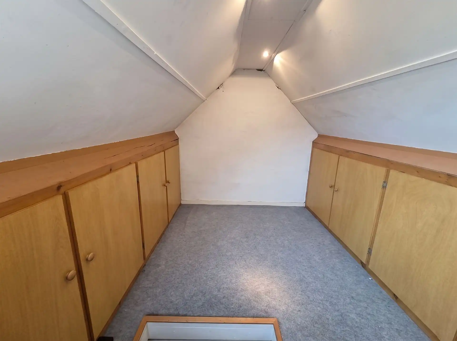 Instapklare, gerenoveerde bel-étage woning gelegen in een rustige doodlopende straat nabij het centrum van Kontich foto 13