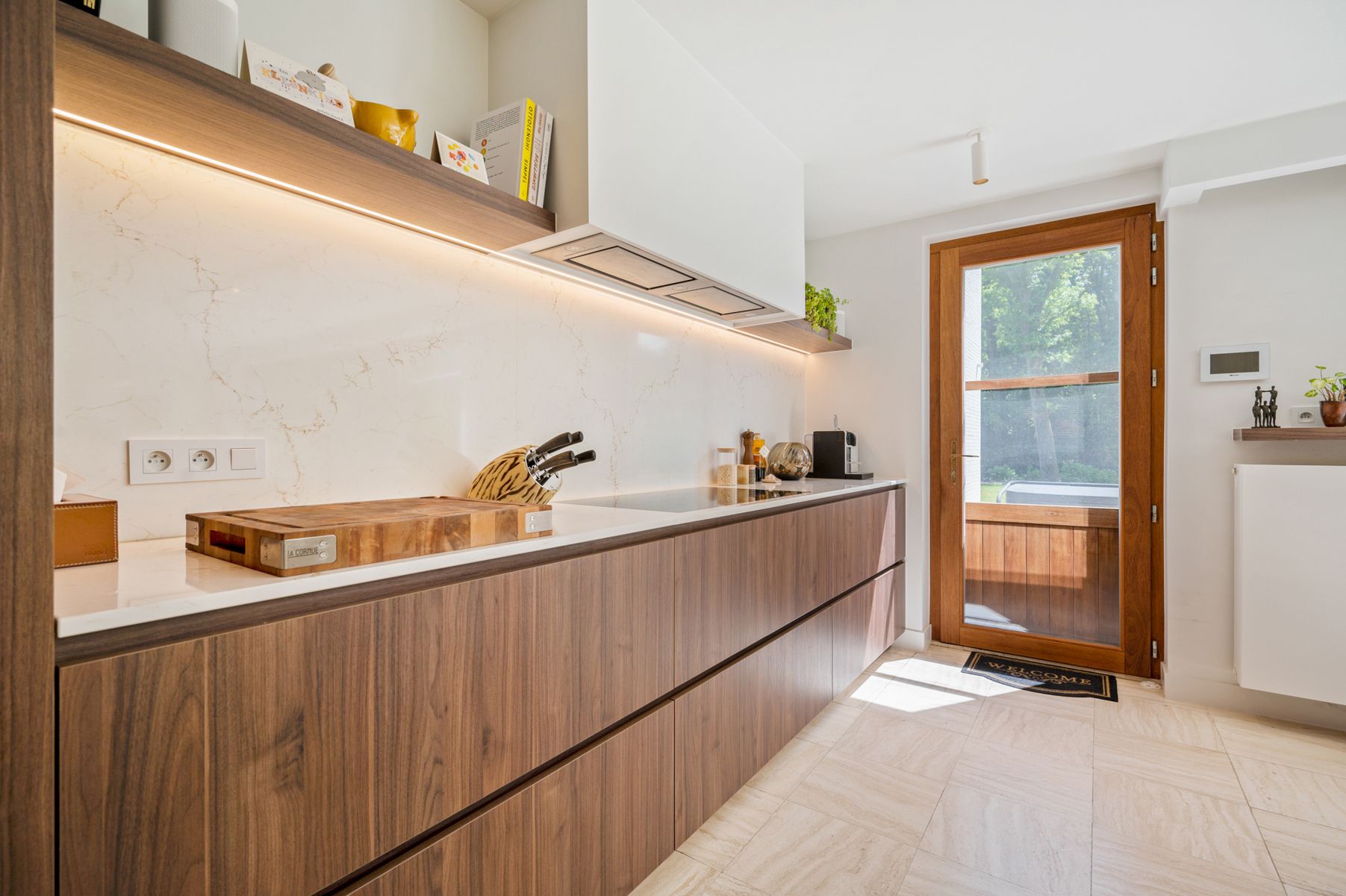 Residentiëel gelegen gelijkvloerse villa op ca. 3.008 m². foto 11