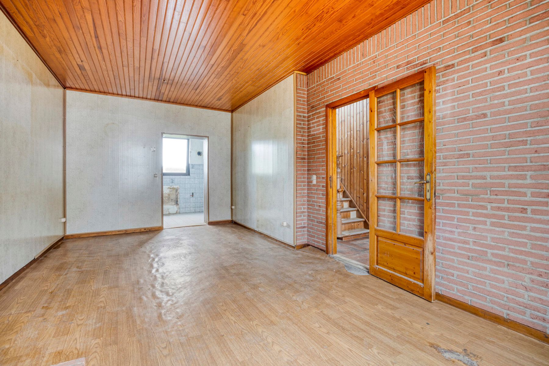 Te renoveren woning (3 slpk) met tuin. foto 3