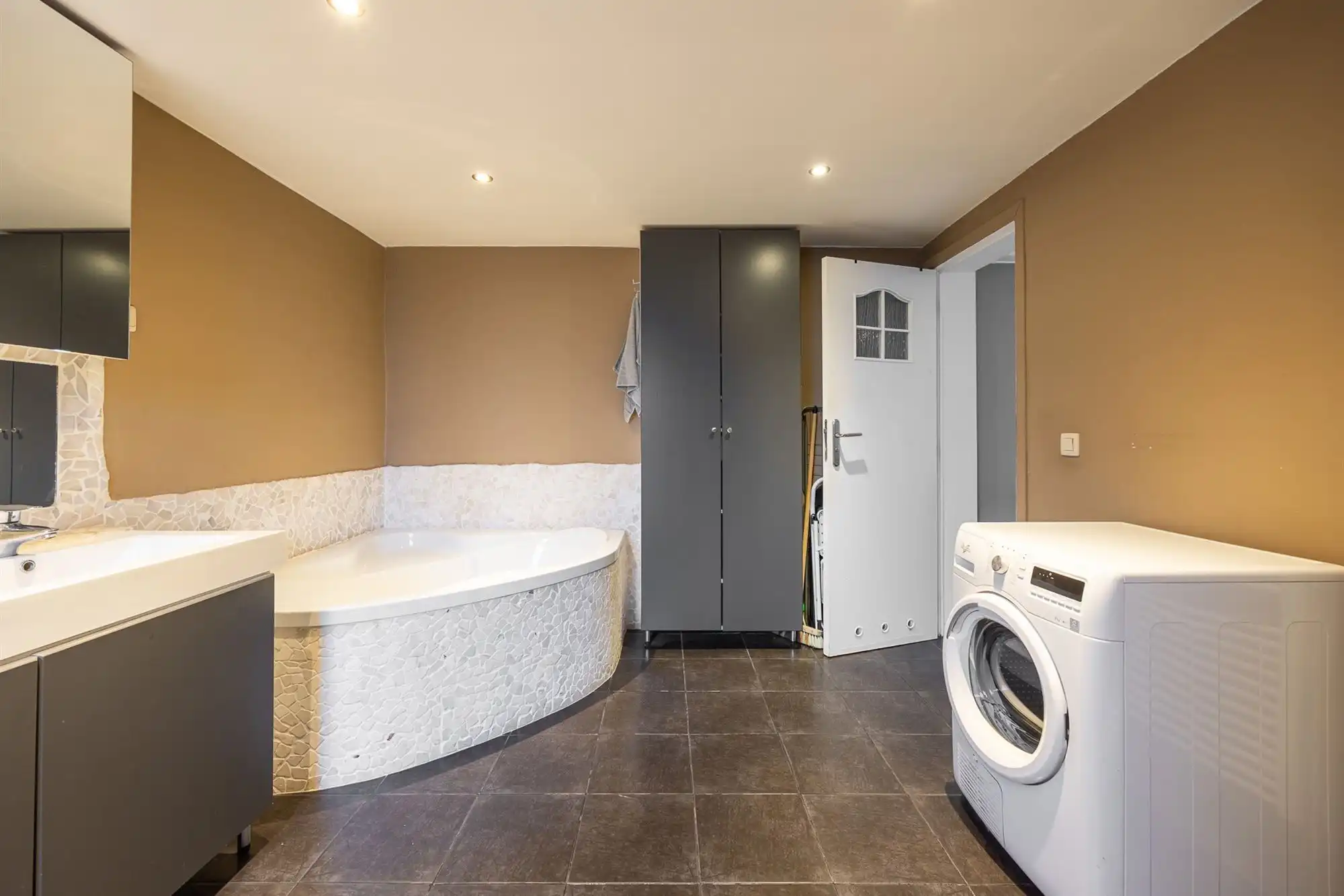 Charmante woning met tuin en ruim magazijn foto 6