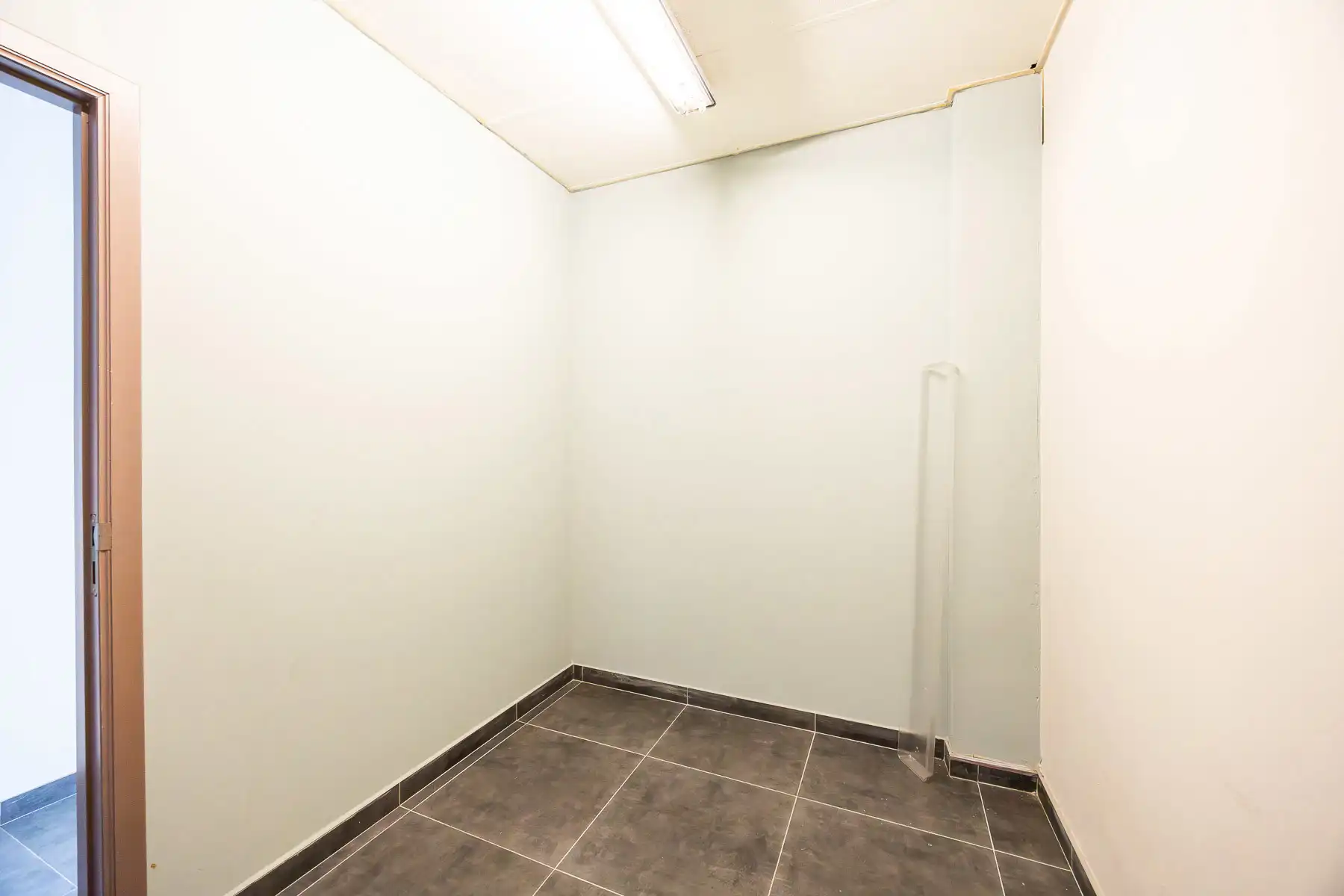 Instapklaar en ruim handelspand op centrale locatie foto 7