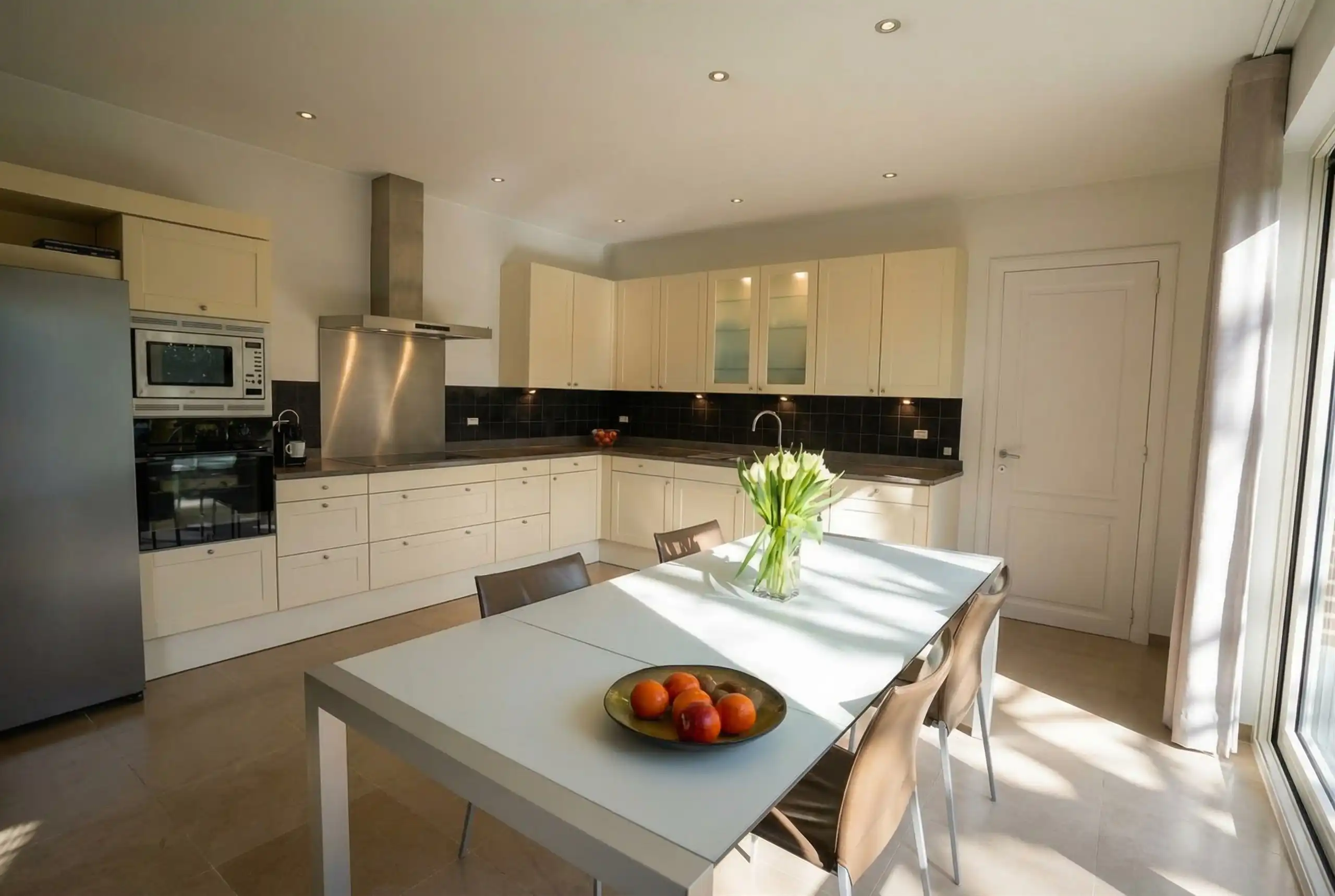 Droomvilla met zwembad op 1391 m² - 4 slaapkamers en bureel foto 12