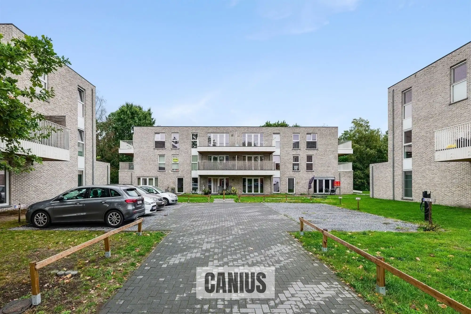 HEDENDAAGS APP. MET 3 SLKS, TERRAS & AUTOSTAANPLAATS foto {{pictureIndex}}