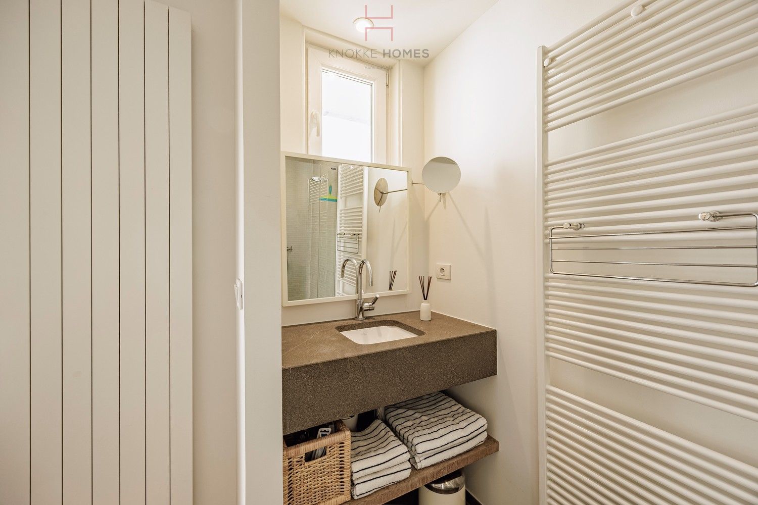 Charmant, ruim 1-kamerappartement met zijdelings zeezicht foto 13