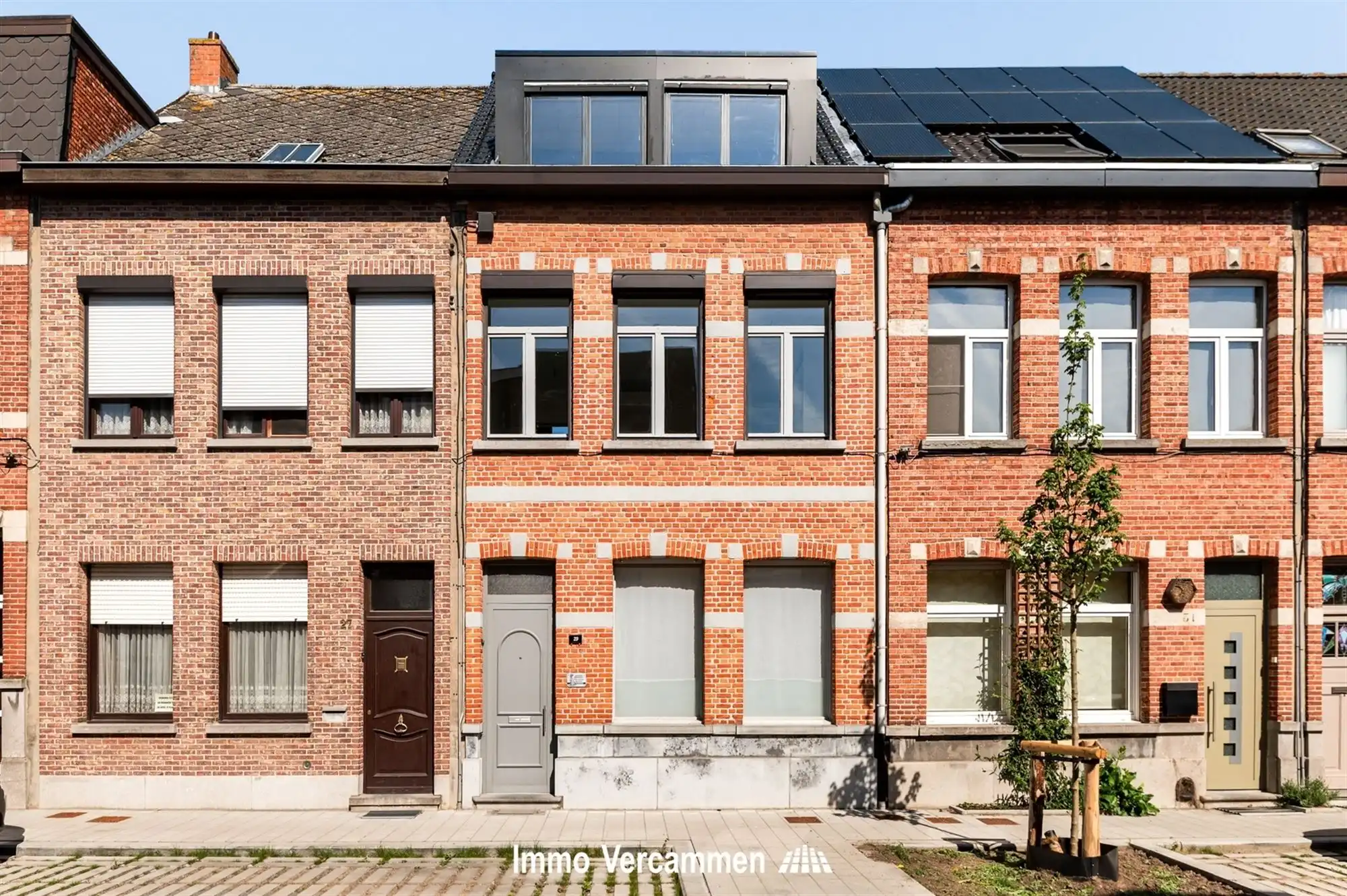 Lichtrijke gezinswoning met 4 slpks en ruime tuin te Lier foto {{pictureIndex}}