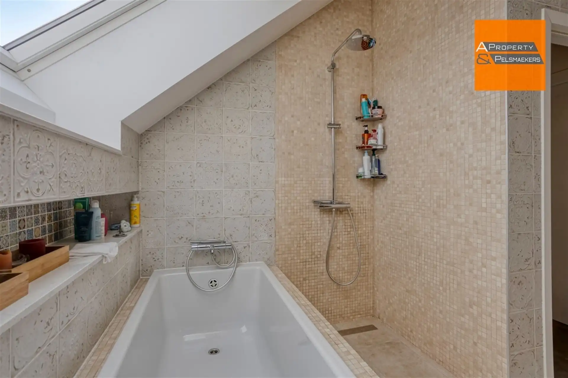 Woning met loods.  foto 9