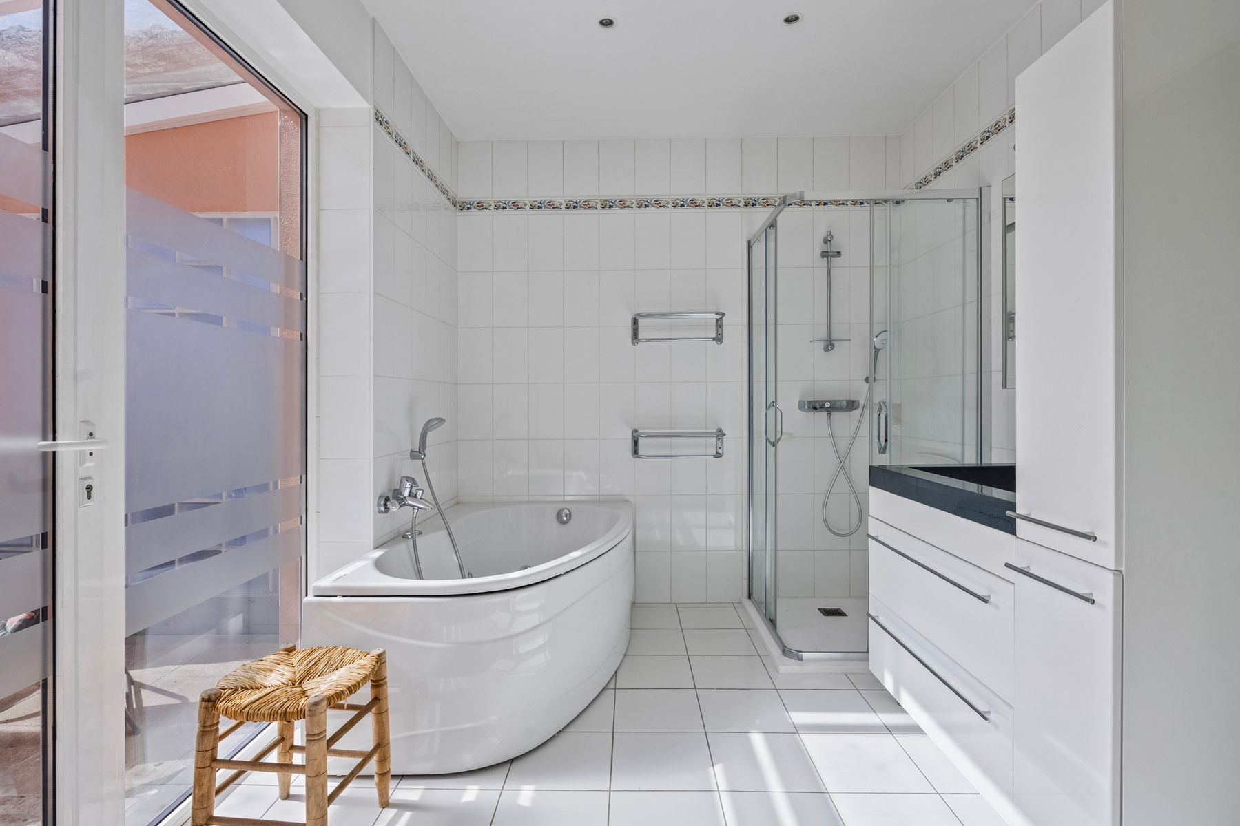 Karakterwoning met veel potentieel foto 12