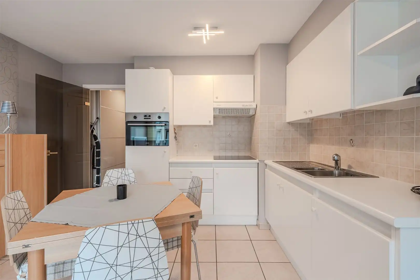 Instapklare studio met zijdelings zeezicht foto 4