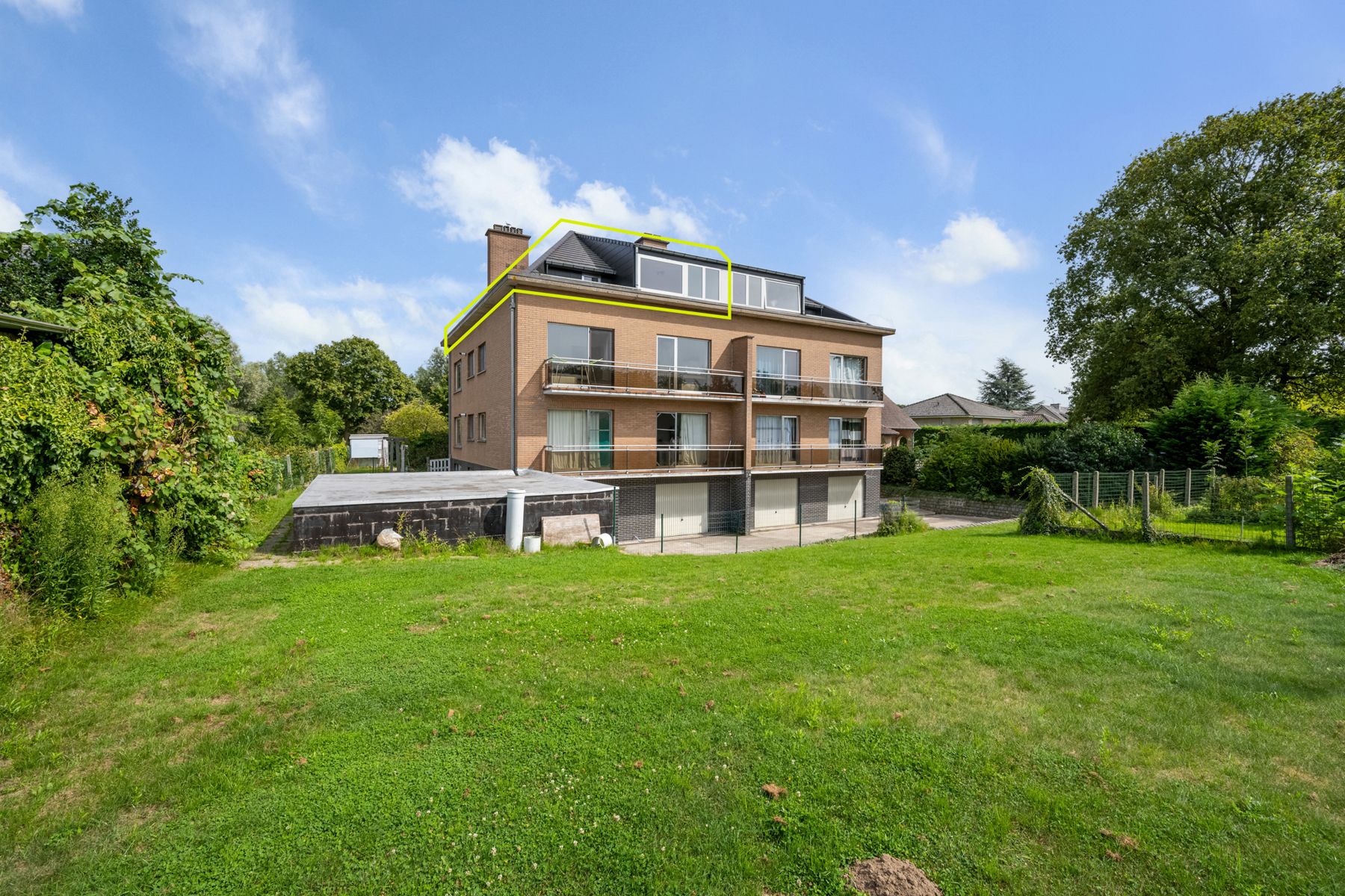 Appartement met 2 slpk een terras en garage met berging foto 15