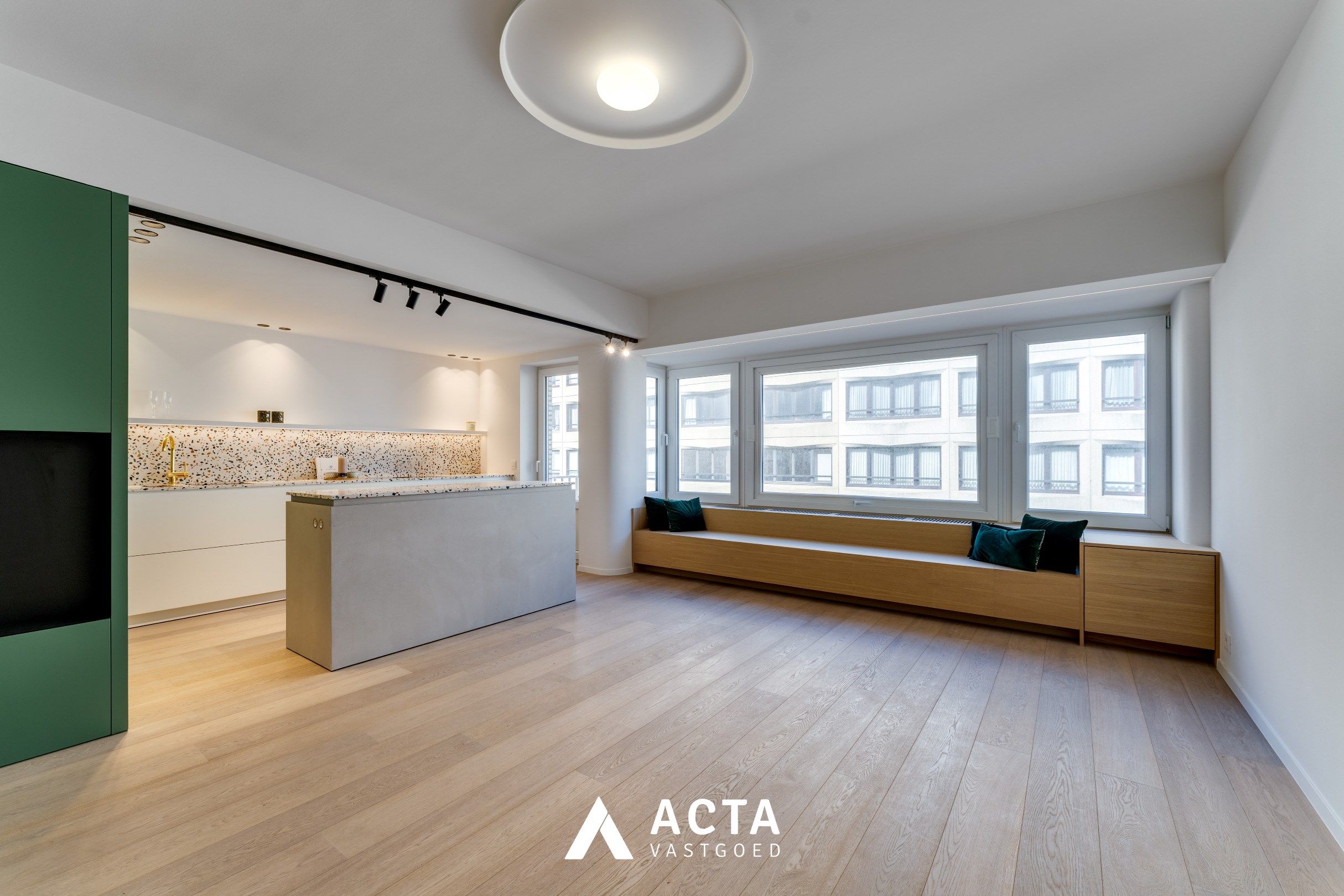 Prachtig gerenoveerd twee slaapkamer appartement aan het Casino-Kursaal foto {{pictureIndex}}