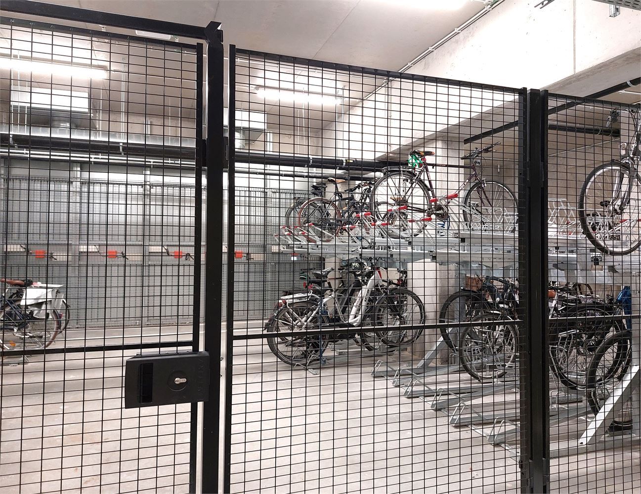 Nieuwbouw luxe appartment met autotaanplaats en fietsenberging foto 25