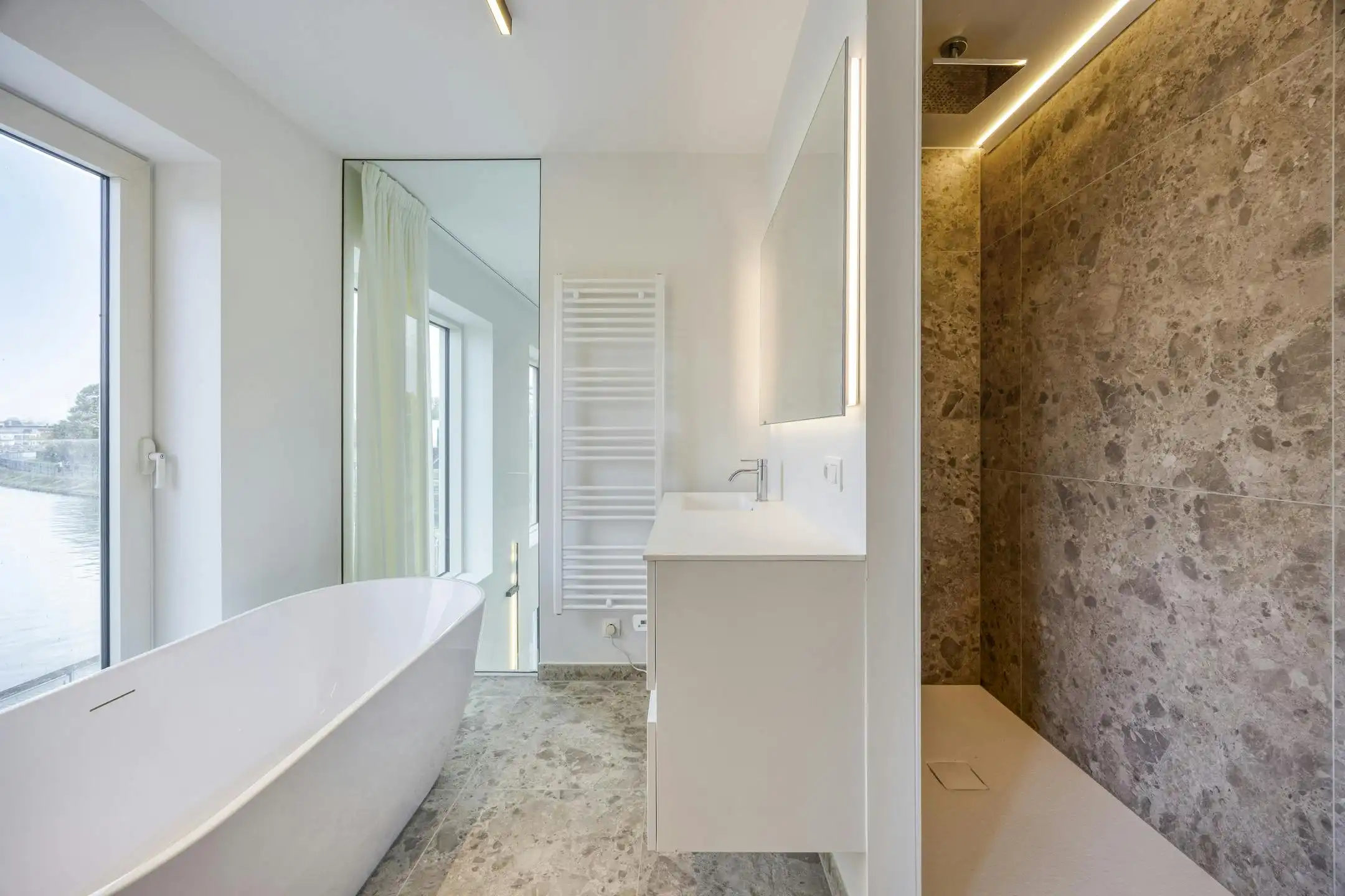 Duplex appartement met 3 slaapkamers aan het water te koop!  foto 12