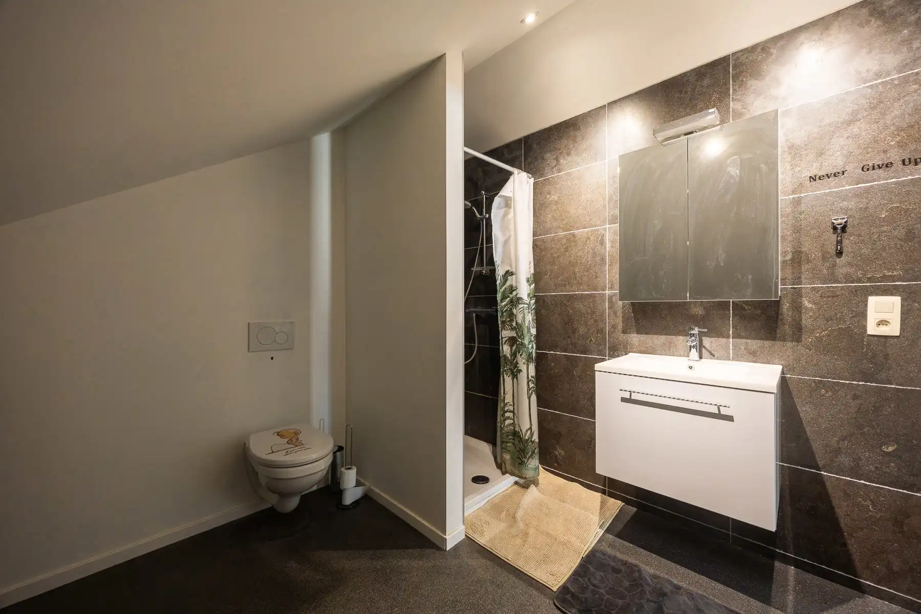 Ruime energiezuinige woning met 6 SLPK's en diepe tuin foto 13