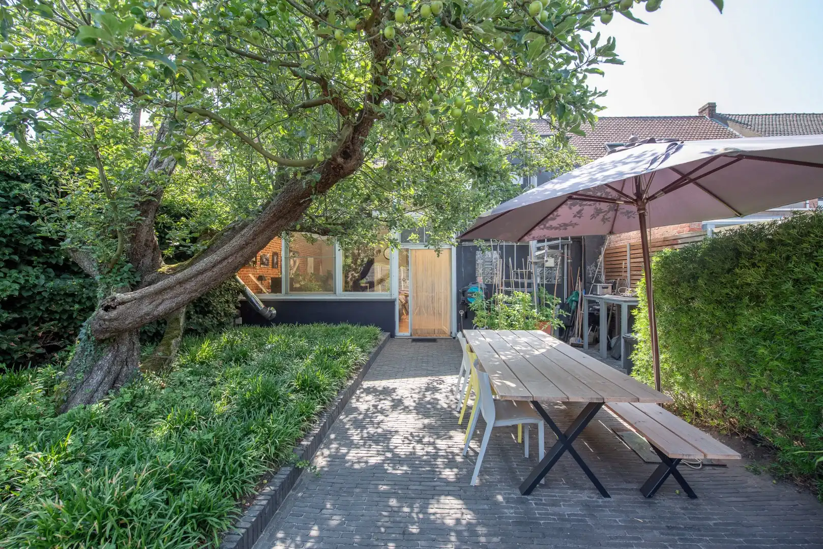 Karaktervolle stadswoning TE KOOP met prachtige stadstuin op toplocatie in Waregem! foto 5