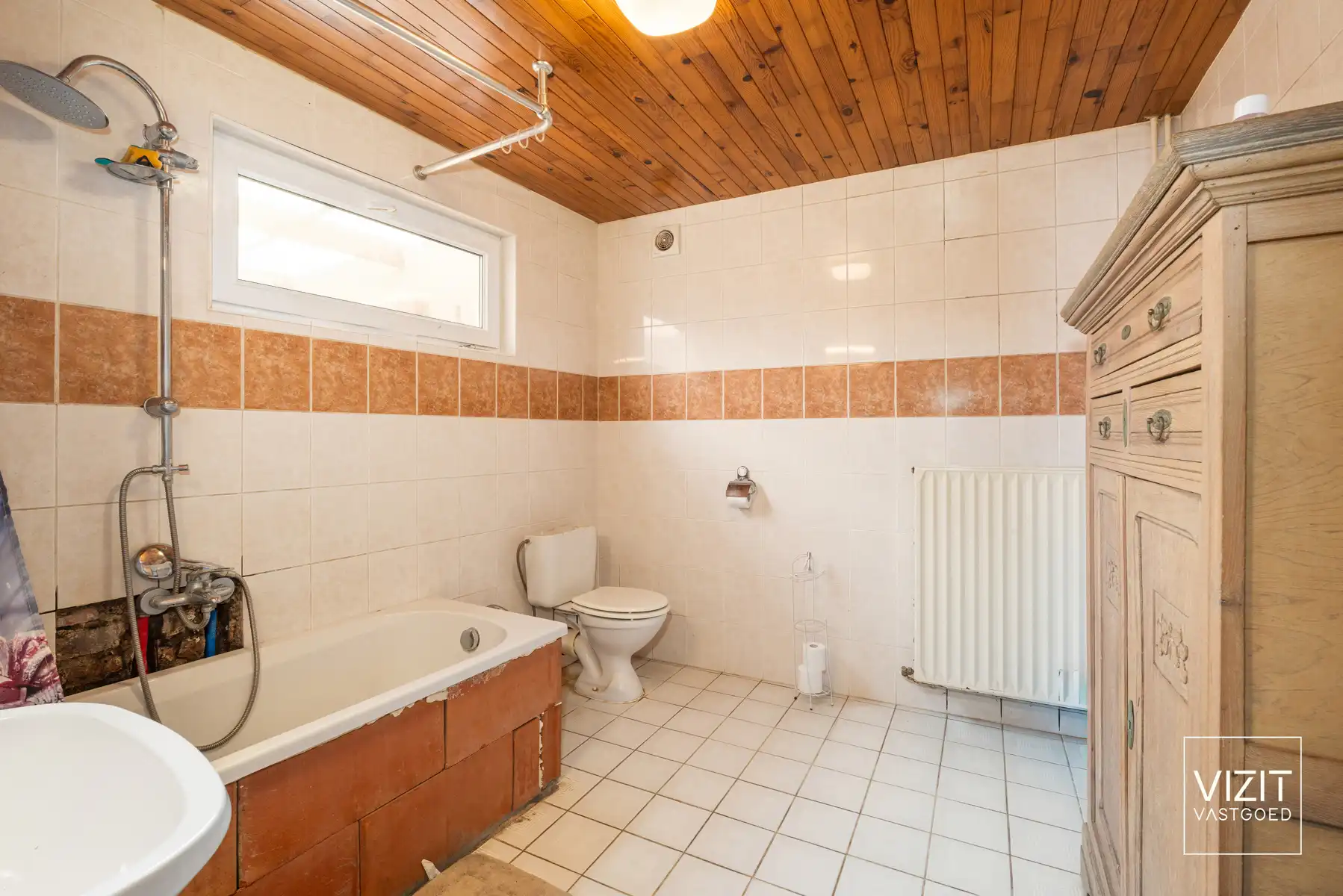 Te renoveren woning met diverse mogelijkheden! foto 9
