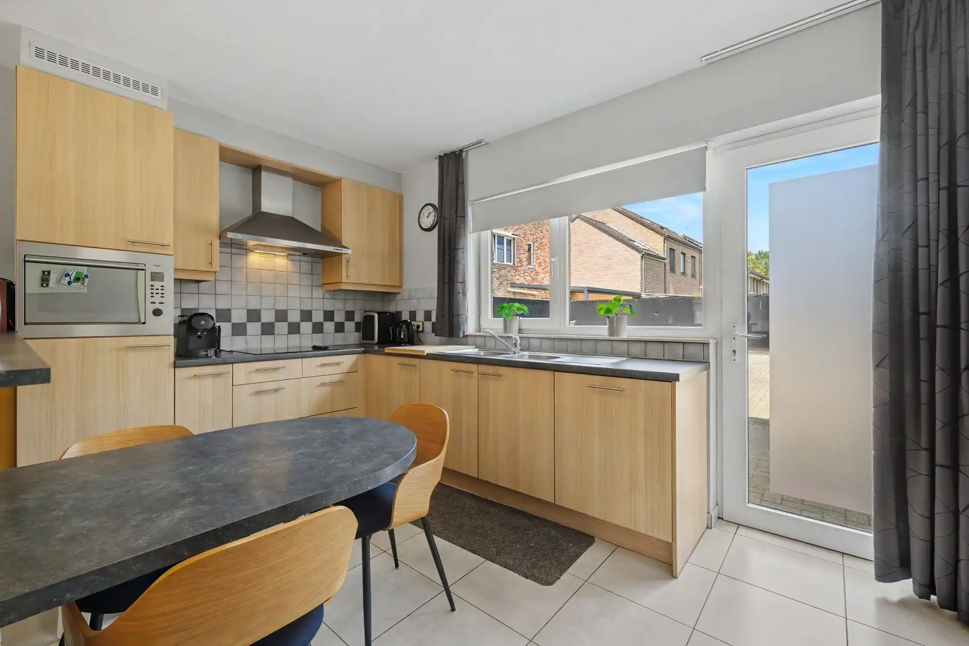 Instapklaar gelijkvloers appartement met twee slaapkamers en autostaanplaats (96 m2) foto 5