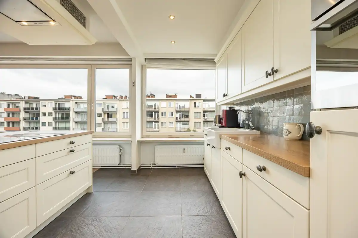 Zeer ruim en lichtrijk appartement te koop foto 11