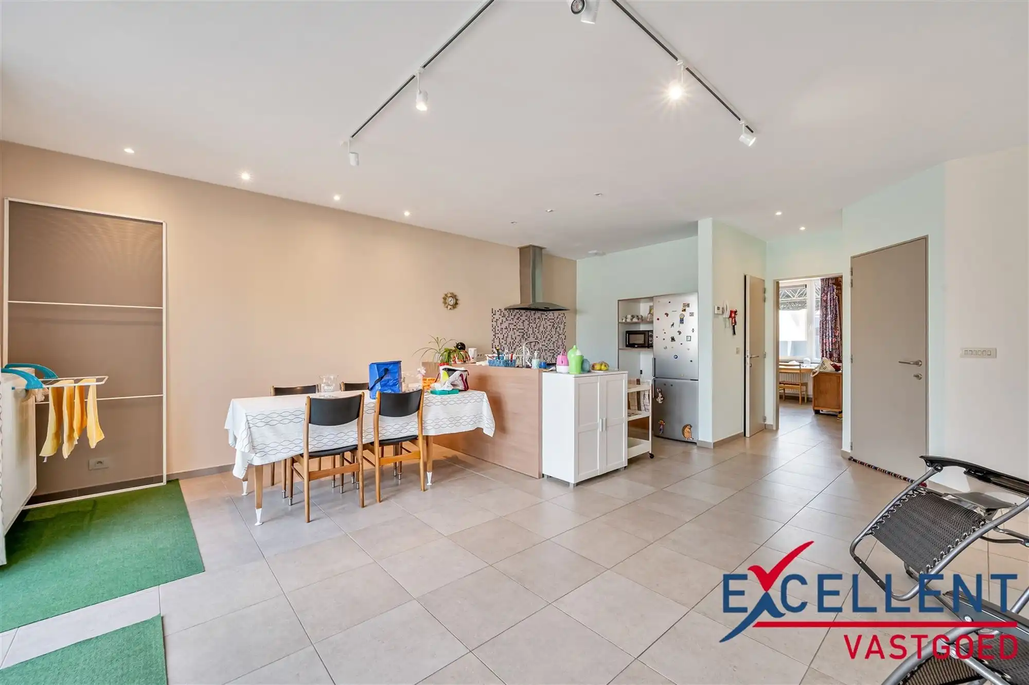 Instapklaar appartement aan het station van Deinze foto {{pictureIndex}}