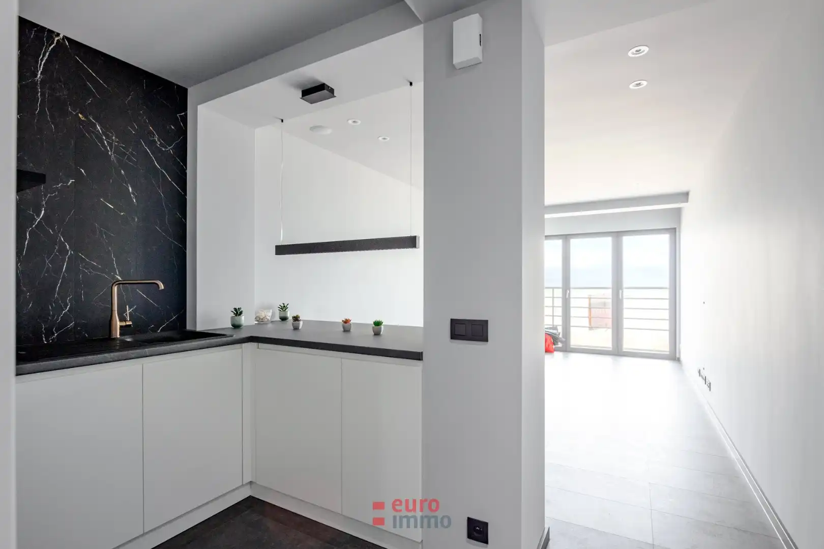 Zéér centraal op de zeedijk gelegen studio in het bruisende Middelkerke! foto 7