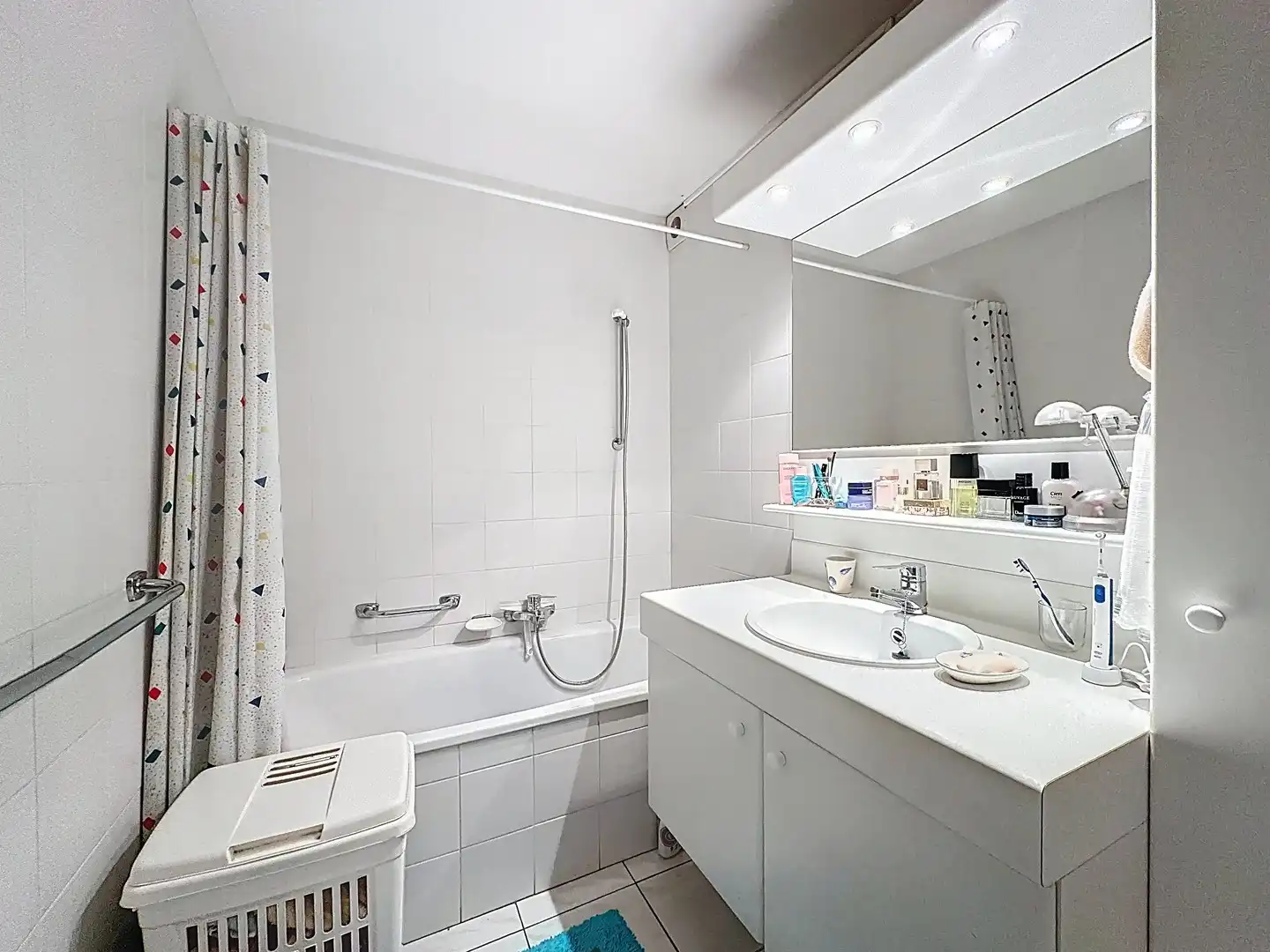 Instapklaar appartement met 2 brede zonneterrassen op een boogscheut van Oostduinkerke-bad. foto 8