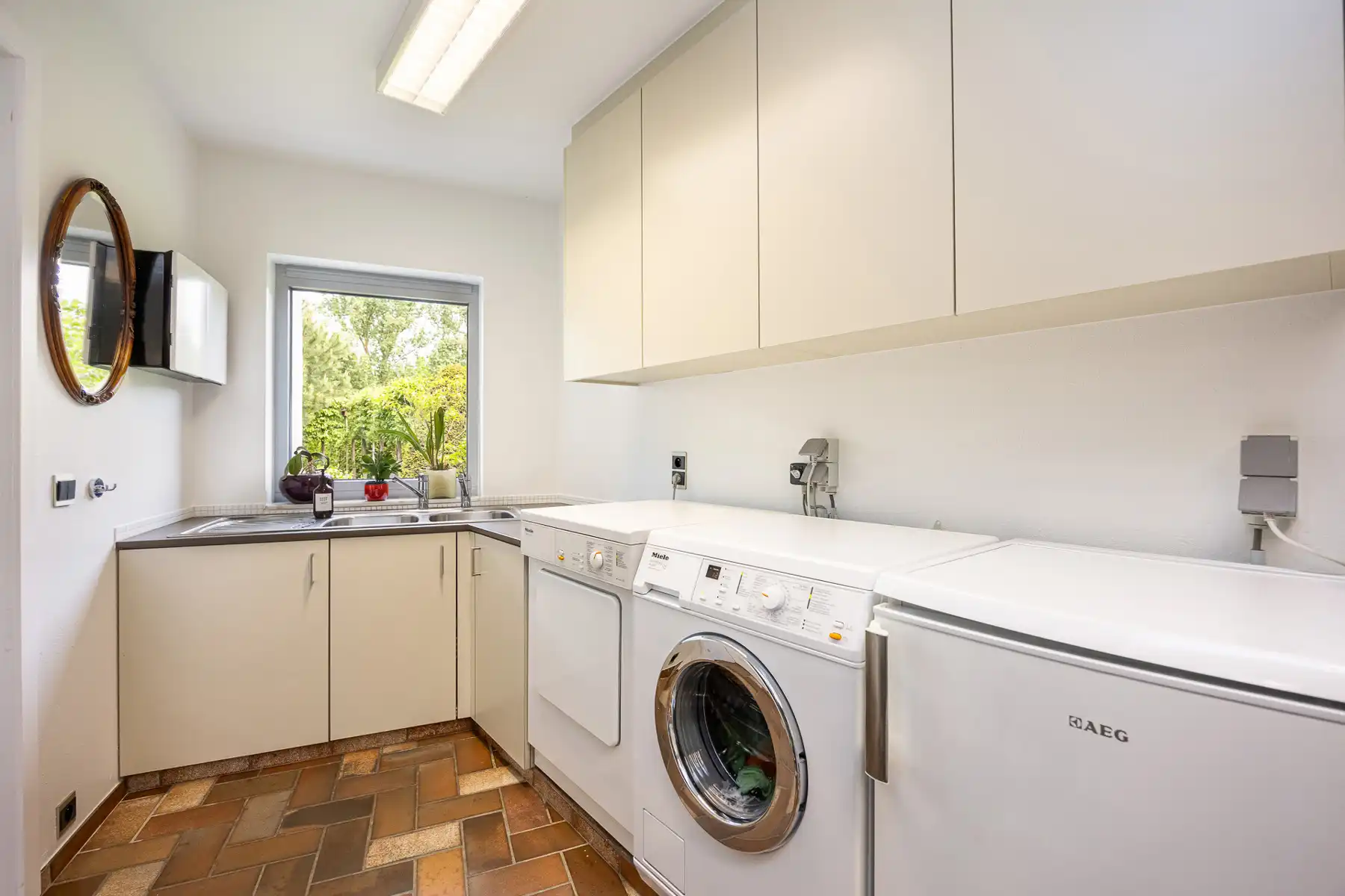 Degelijke en energiezuinige villa  op ca. 1000 m2 foto 25