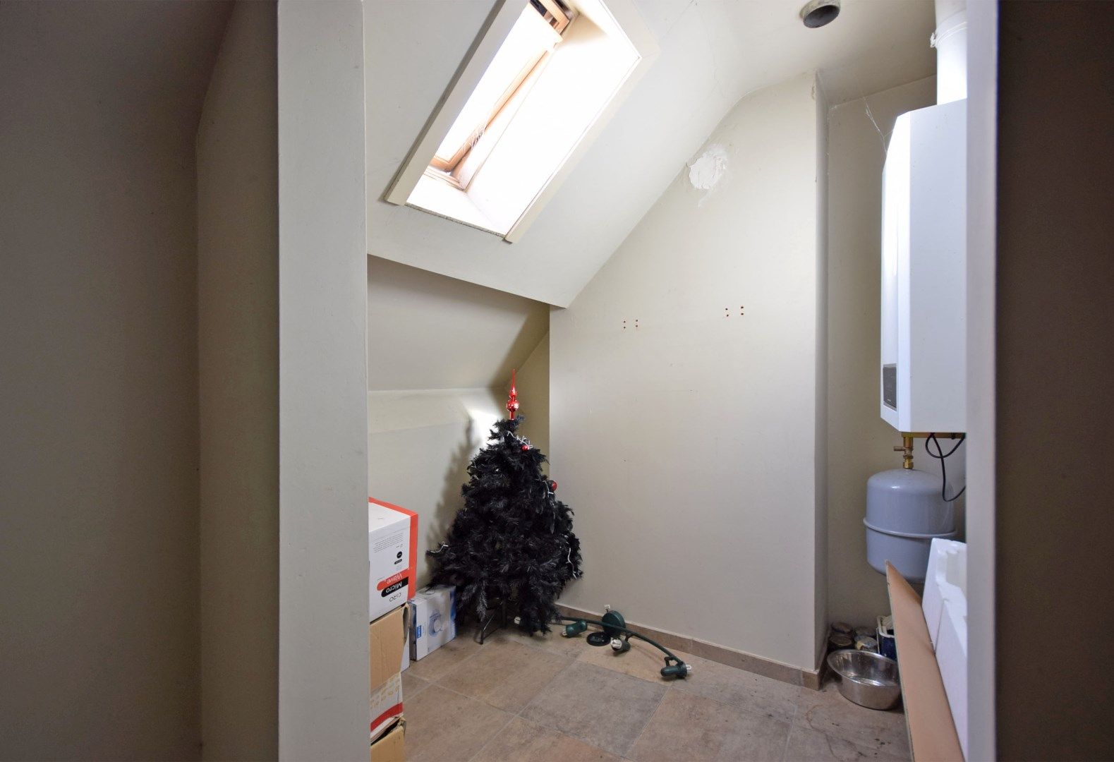 Gezellig dakappartement met één slaapkamer nabij centrum Ieper foto 9