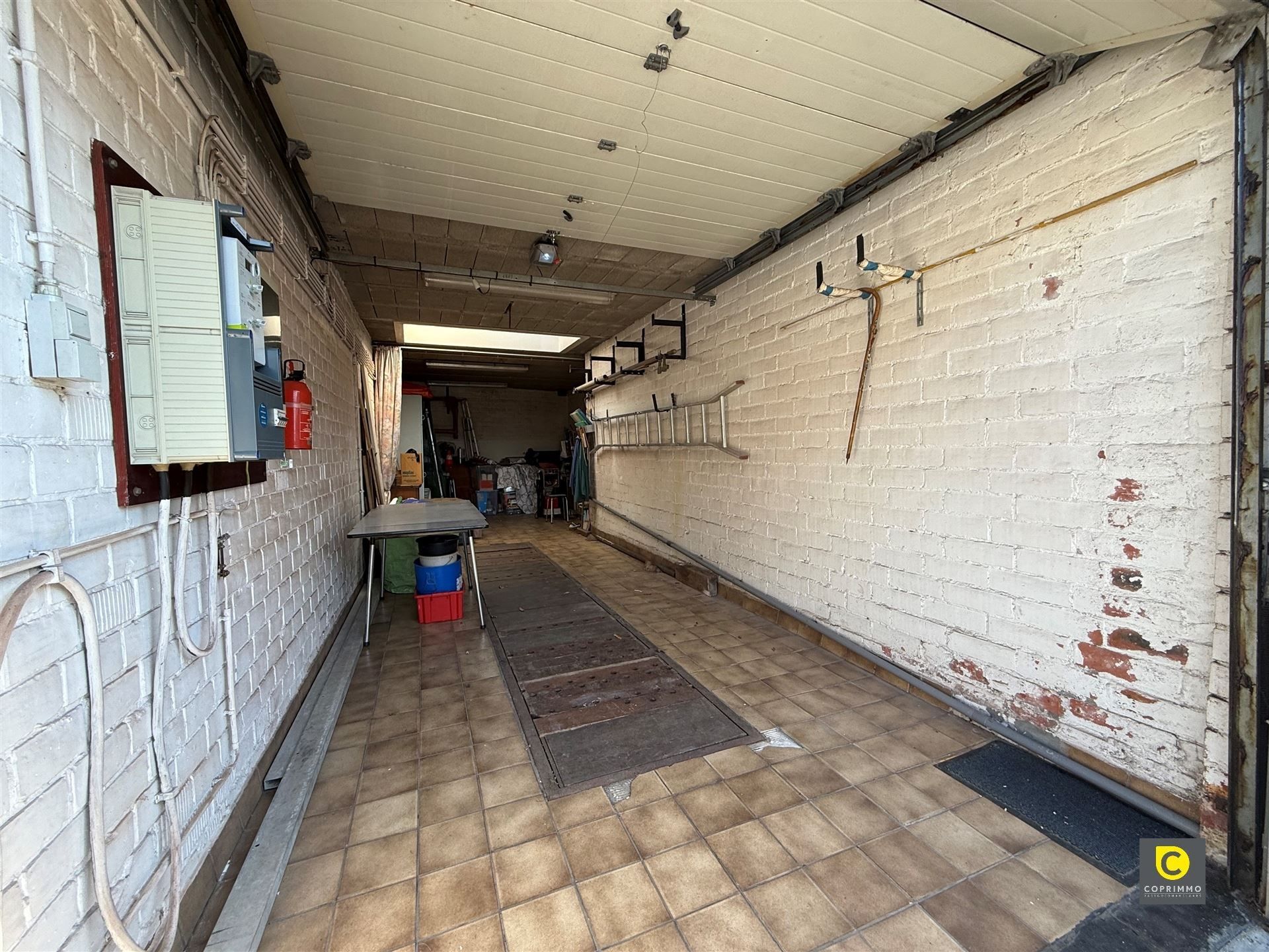 Garagebox +/- 35 m² met elktr. foto 3