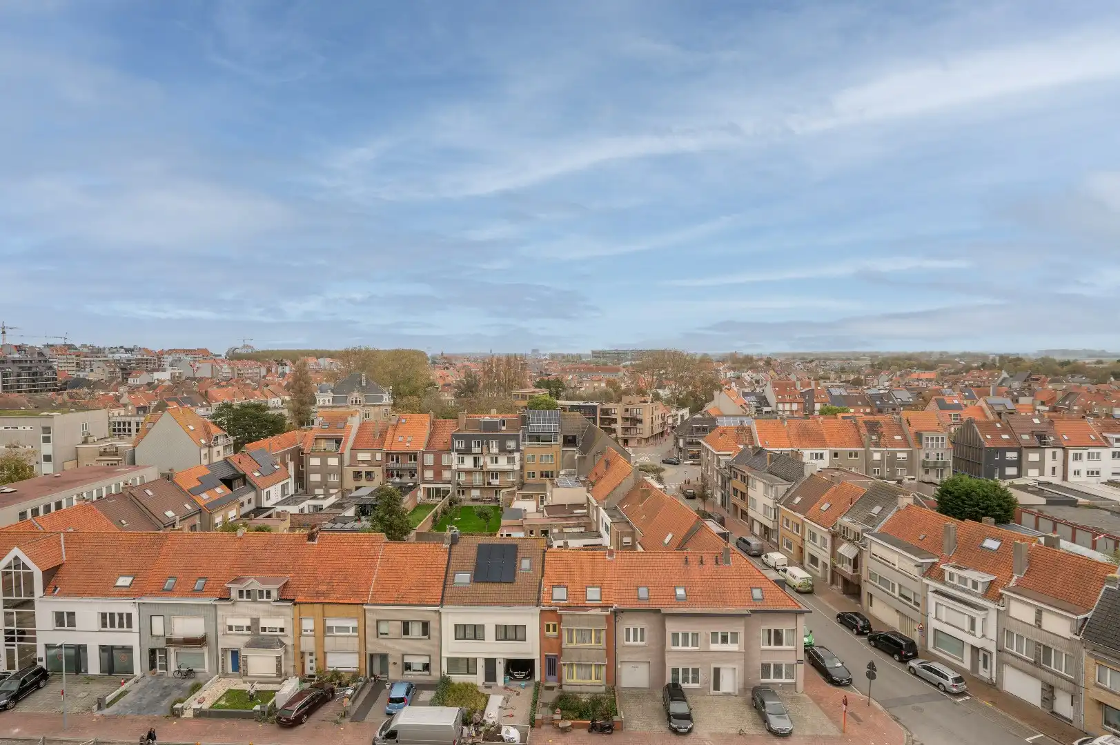 HOOST is een iconische toren met een expressief gevelontwerp op enkele honderden meters van de zee foto 7