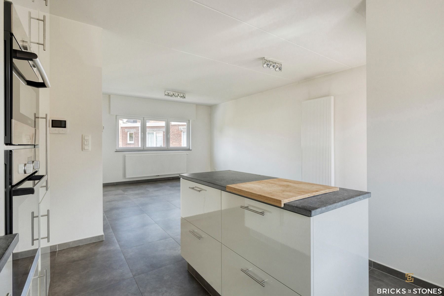 Knap en verzorgd 2-slaapkamerappartement met terras in residentiële buurt foto 6