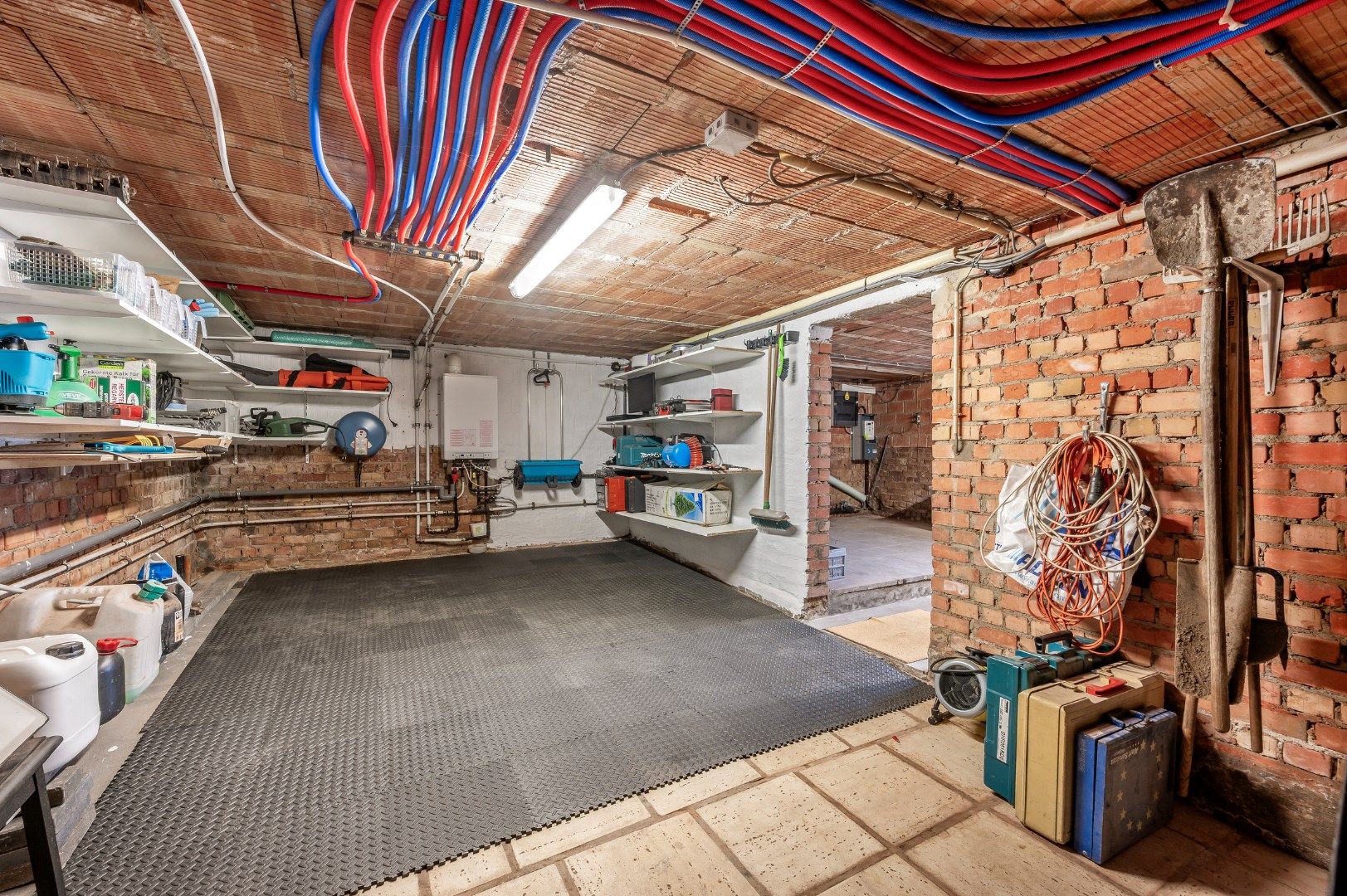 GERENOVEERDE WONING MET 3 SLPKS, TUIN EN RUIME GARAGE (973m²) foto 23