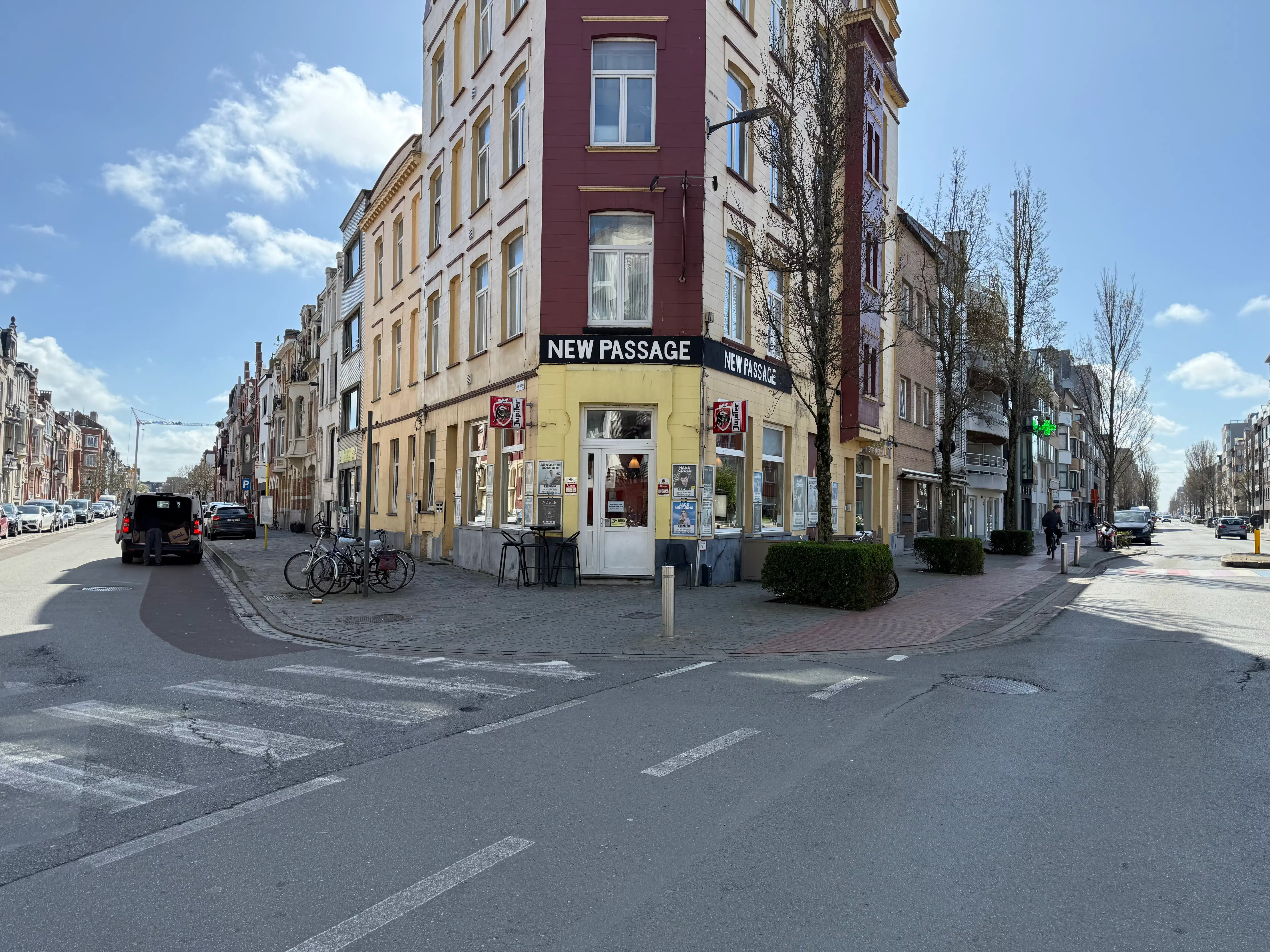 Café New Passage foto {{pictureIndex}}