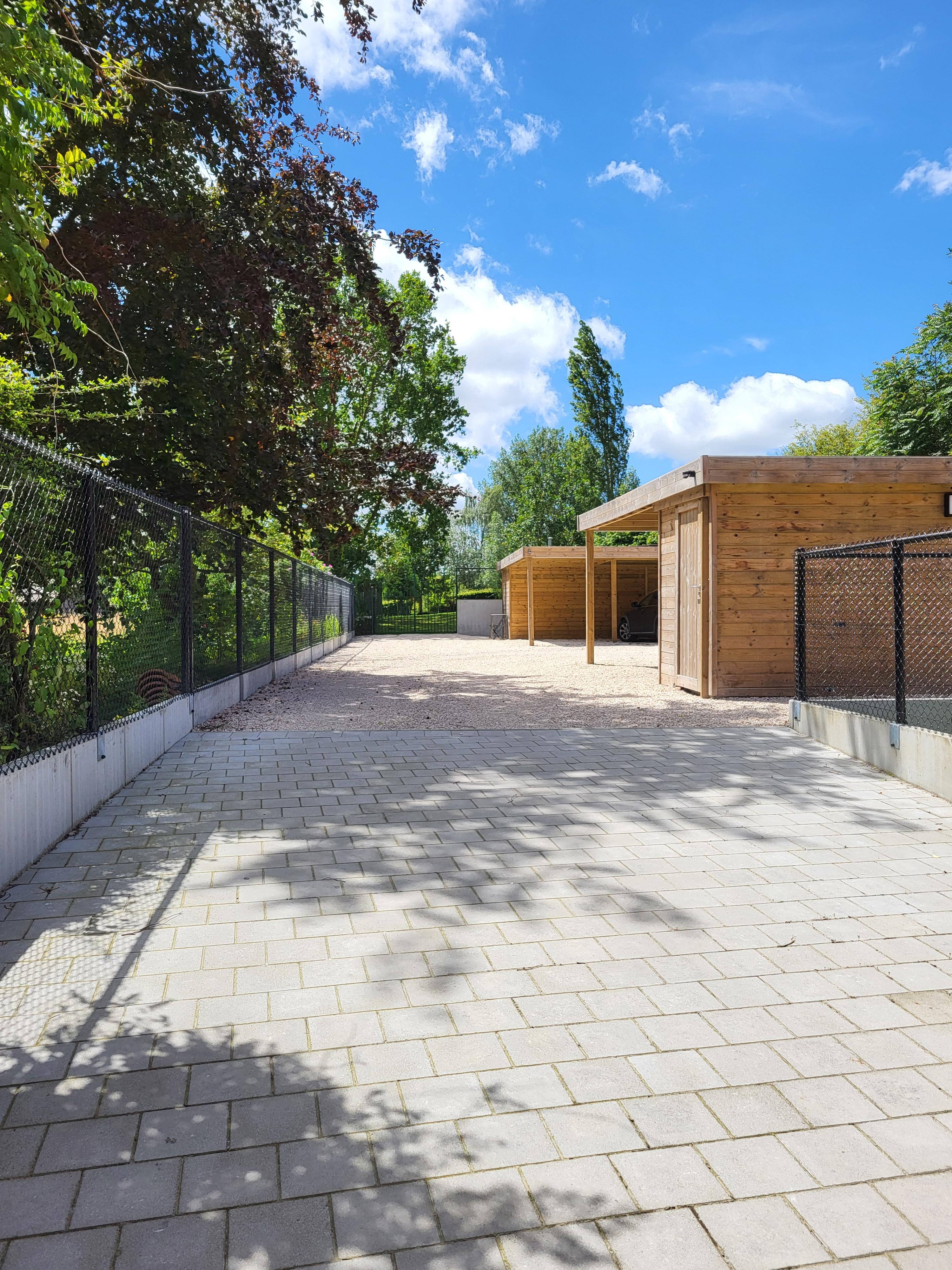 Prachtig nieuwbouwappartement gelegen op de 2de verdieping met terras, carport en berging.  foto 26