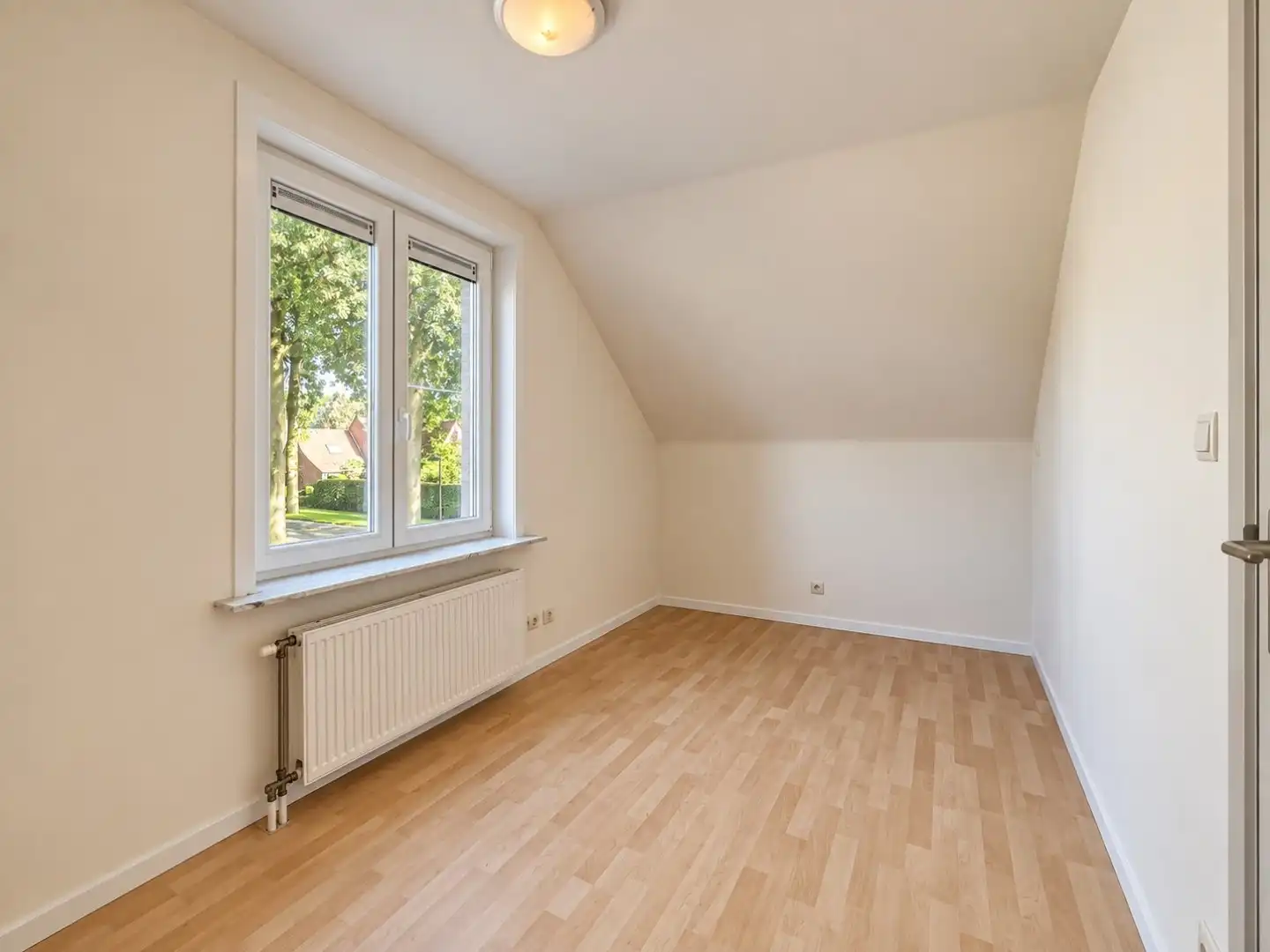LIEVEGEM – Halfopen woning met 3 slaapkamers en rustige tuin foto 11