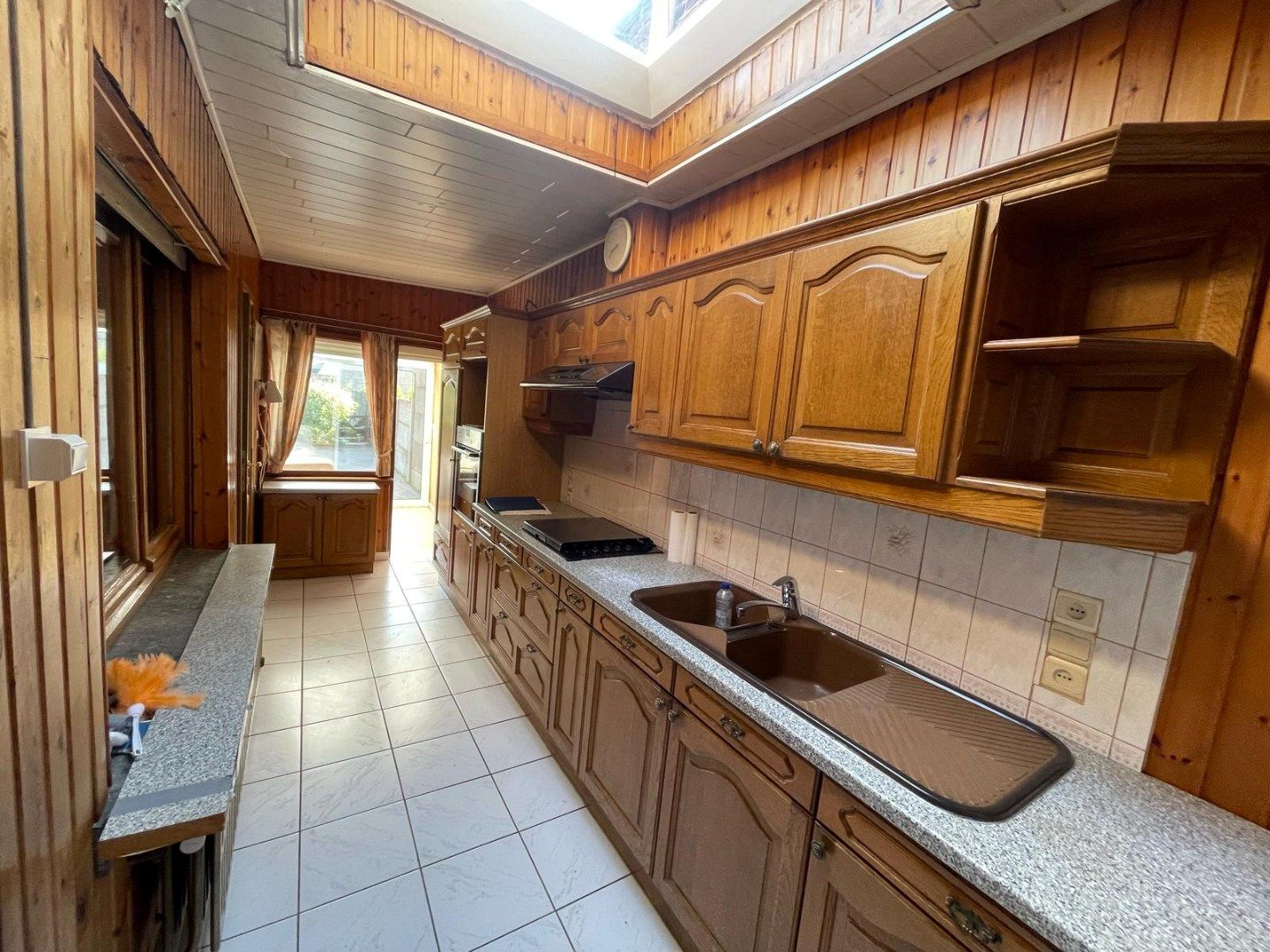 Gezinswoning met 3 slaapkamers en grote tuin. foto 9