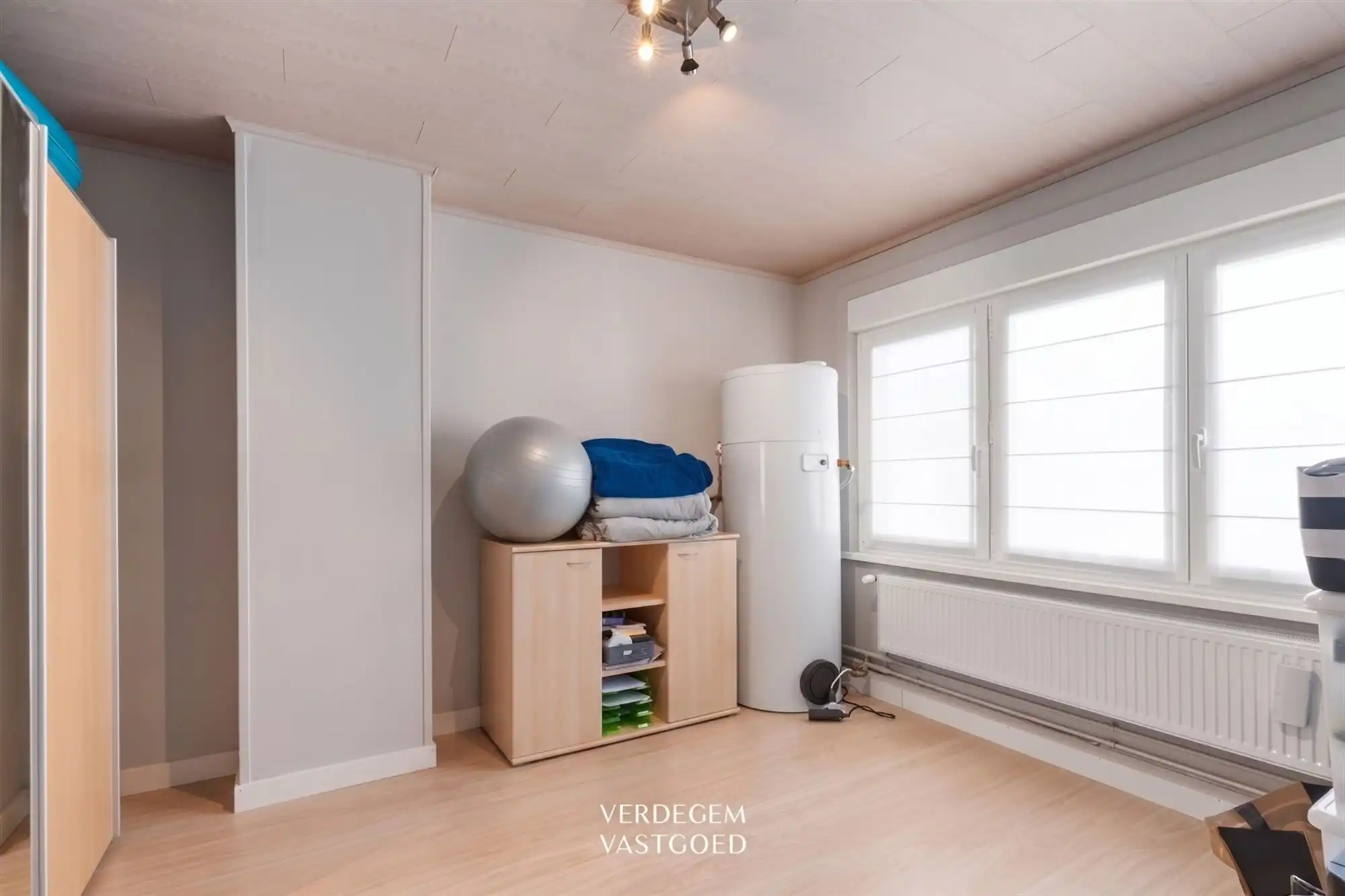 Knappe familiewoning met 4 slaapkamers, garage en geniettuin foto 17
