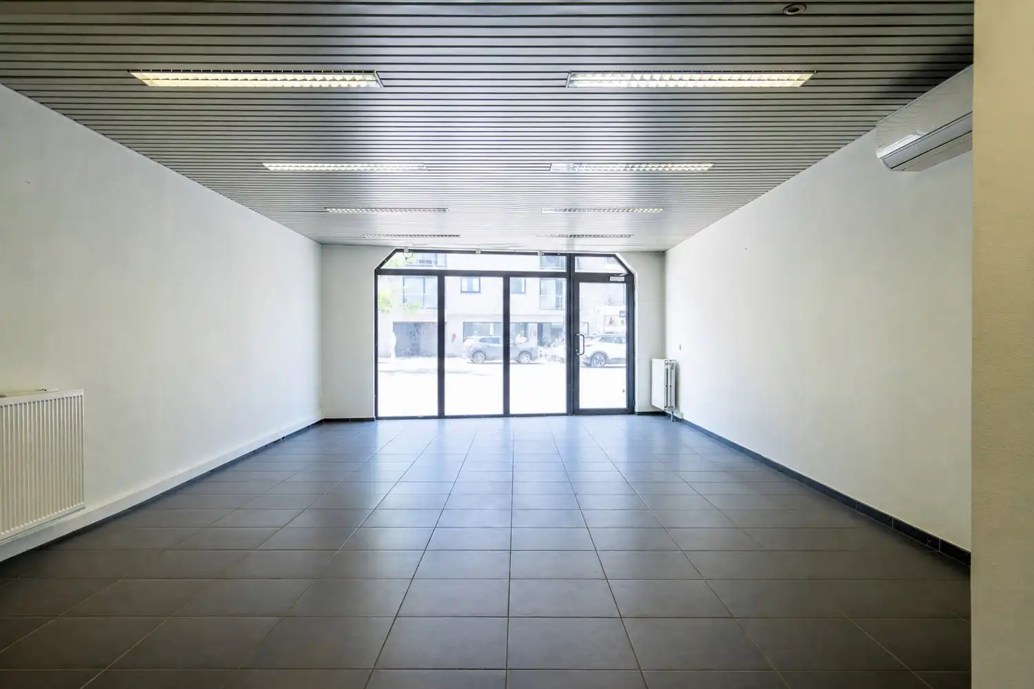 HANDELSRUIMTE MET 7 PRIVÉPARKINGS foto 4