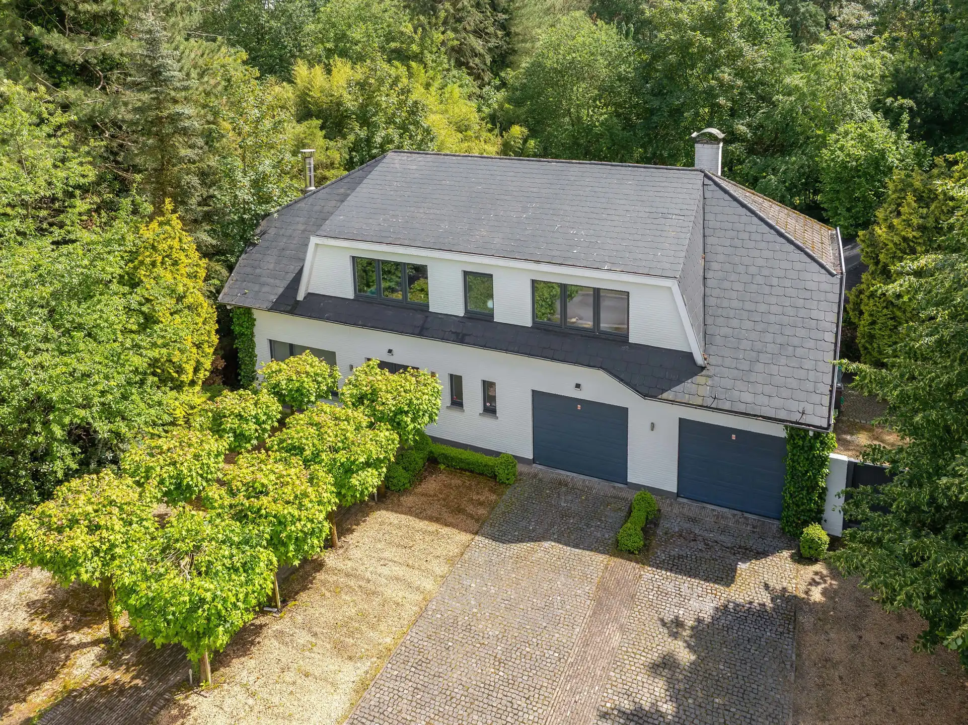 Instapklare villa met zwembad in groene omgeving foto {{pictureIndex}}