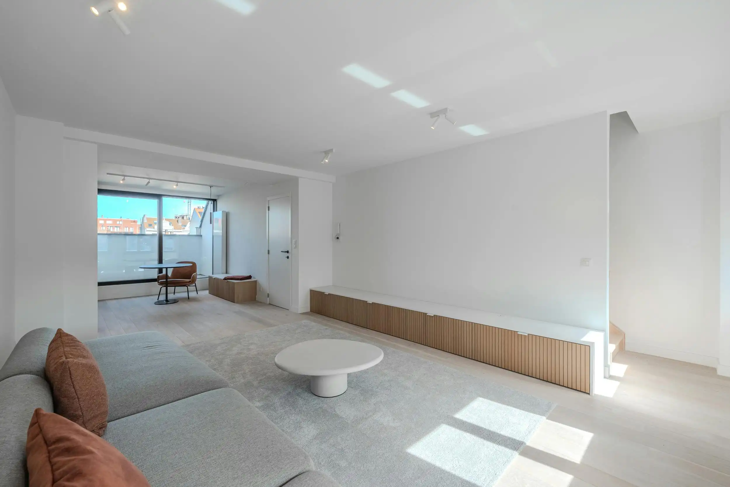 Magnifiek gerenoveerd duplexappartement te Oostende foto 9